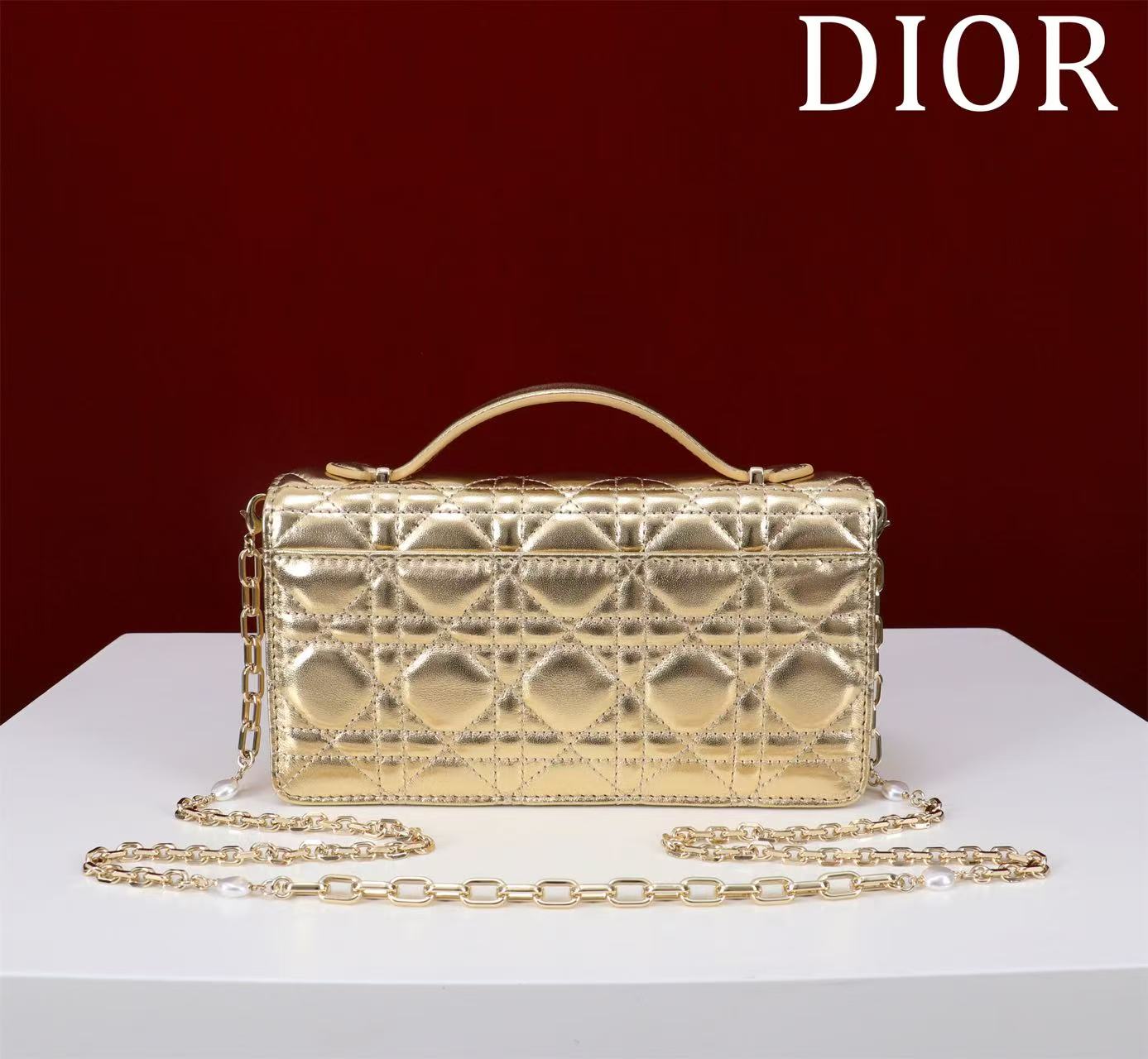 CD BAG 21 IN GOLD CALFSKIN WITH GOLD HARDWARE Amelia