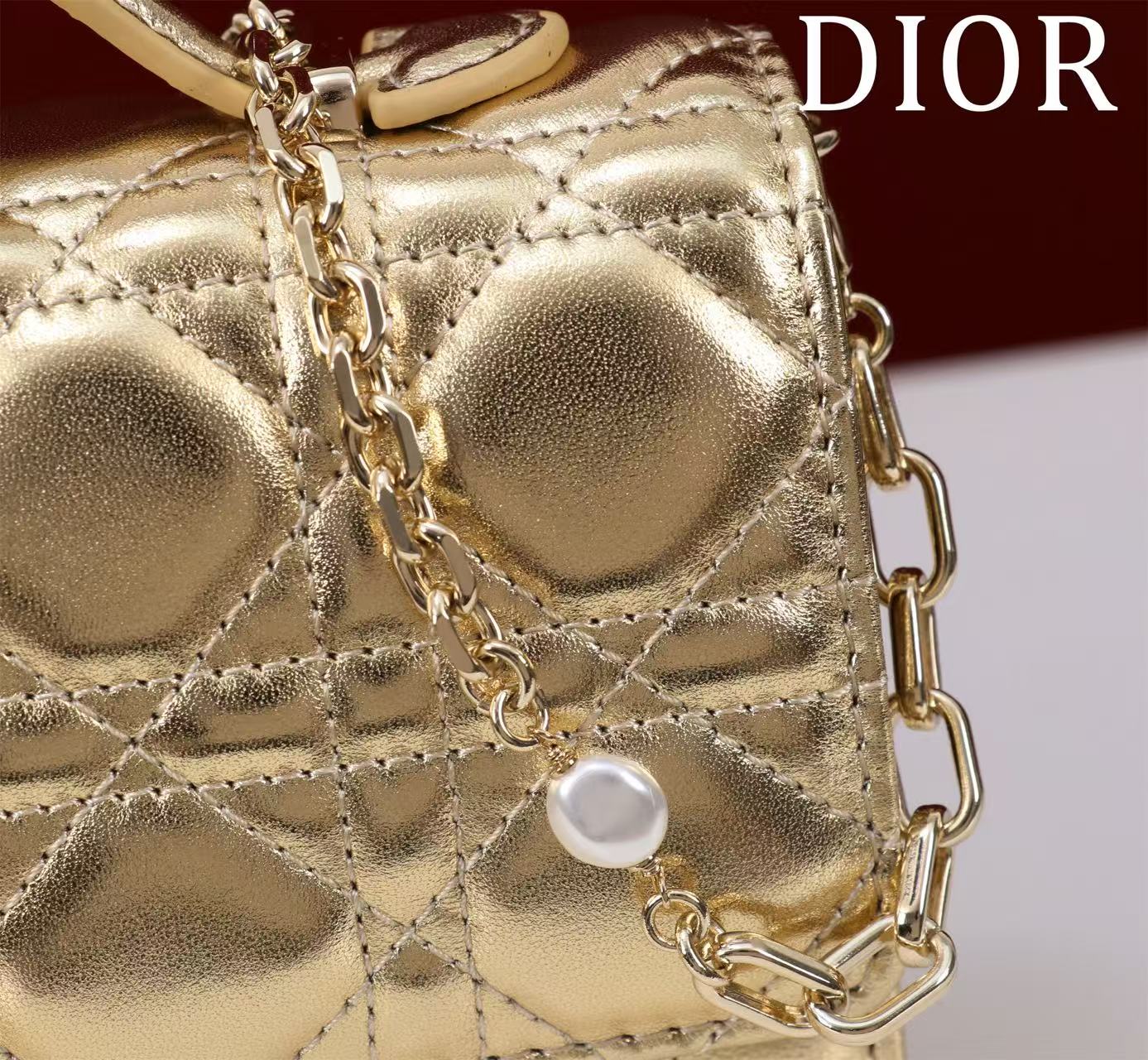 CD BAG 21 IN GOLD CALFSKIN WITH GOLD HARDWARE Amelia