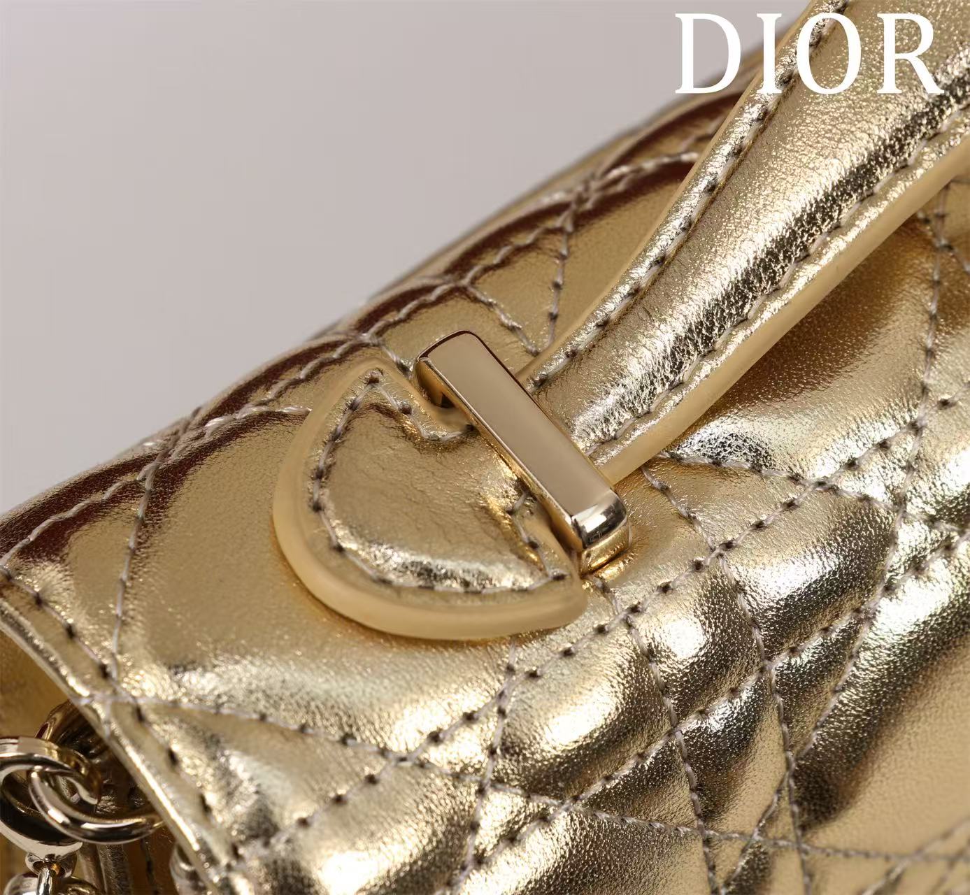 CD BAG 21 IN GOLD CALFSKIN WITH GOLD HARDWARE Amelia