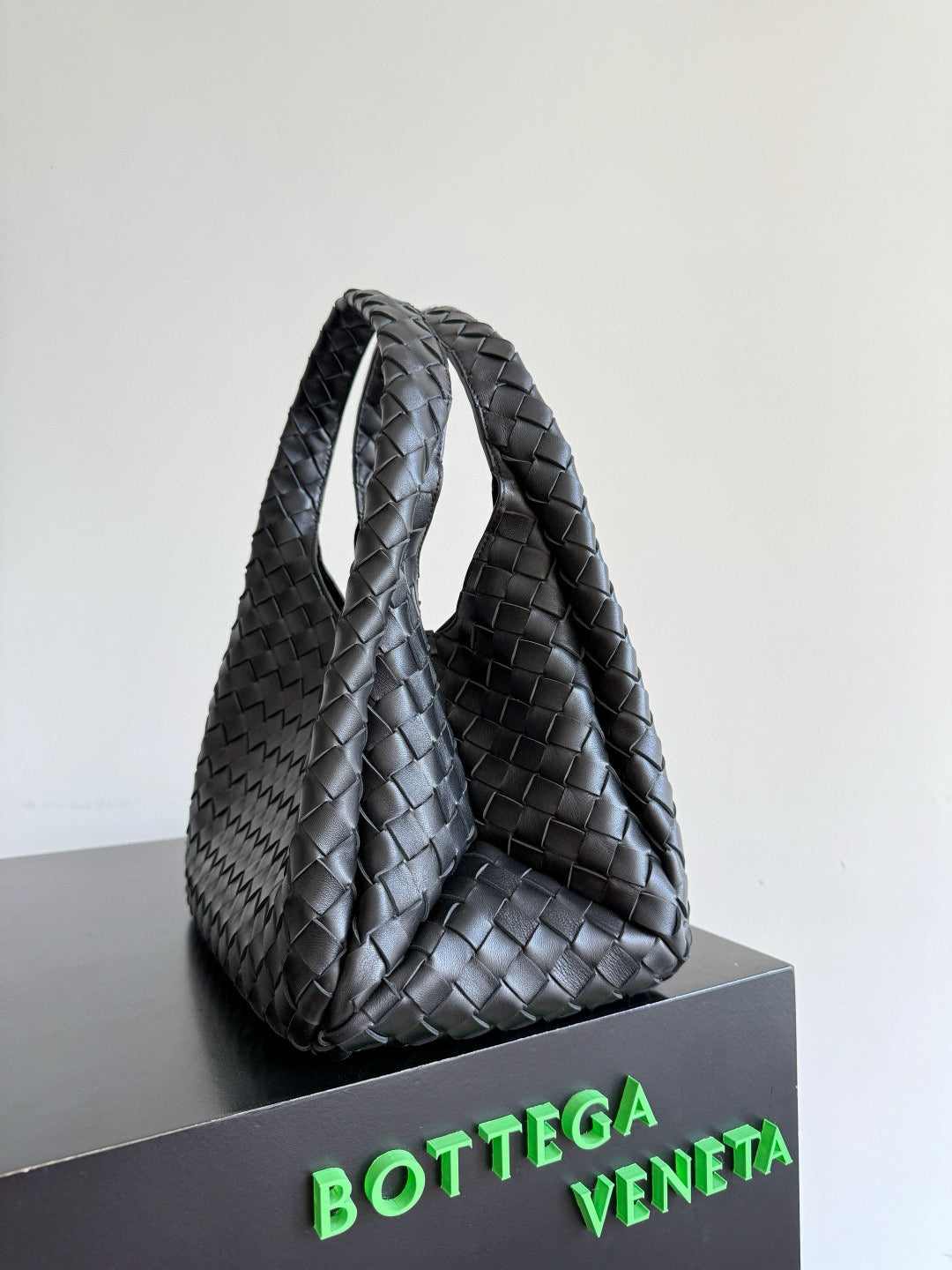 BOTTEGA VENETA SHOULDER BAG 33 IN BLACK CALFSKIN Amelia Amelia