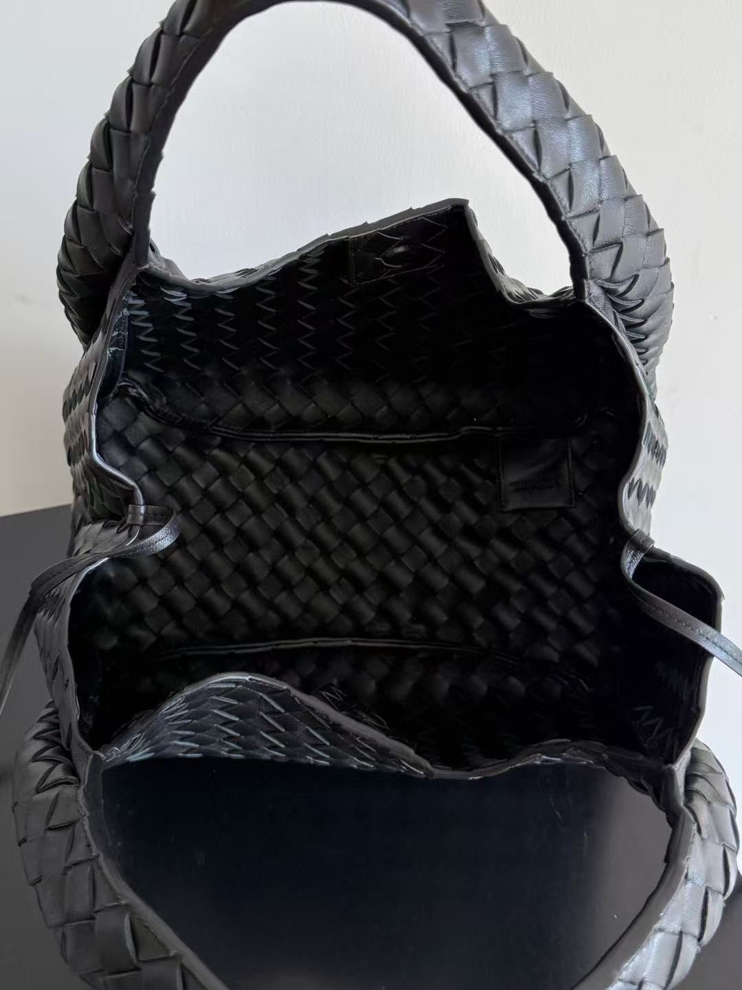BOTTEGA VENETA SHOULDER BAG 33 IN BLACK CALFSKIN Amelia Amelia