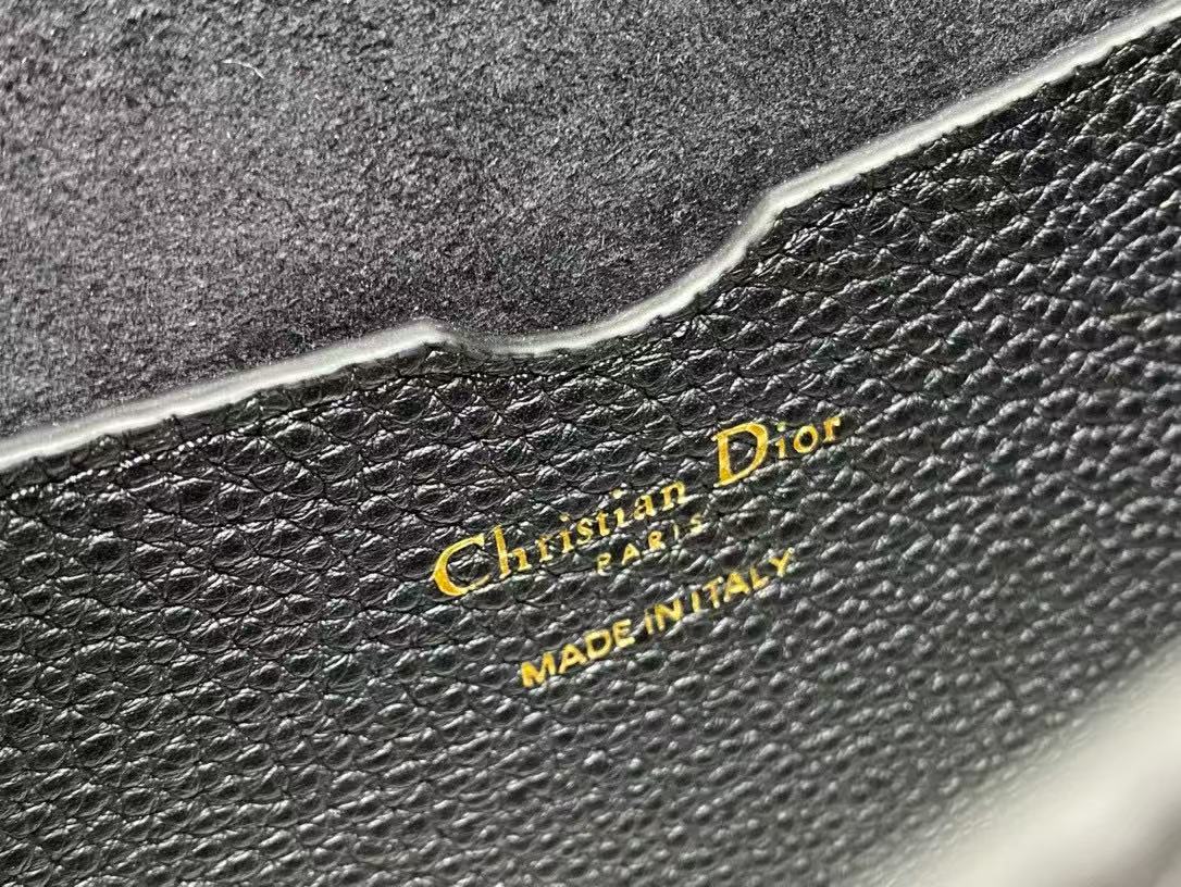 CD BOAmeliaY EAST-WEST 27 BAG IN BLACK CALFSKIN GOLD HARDWARE
