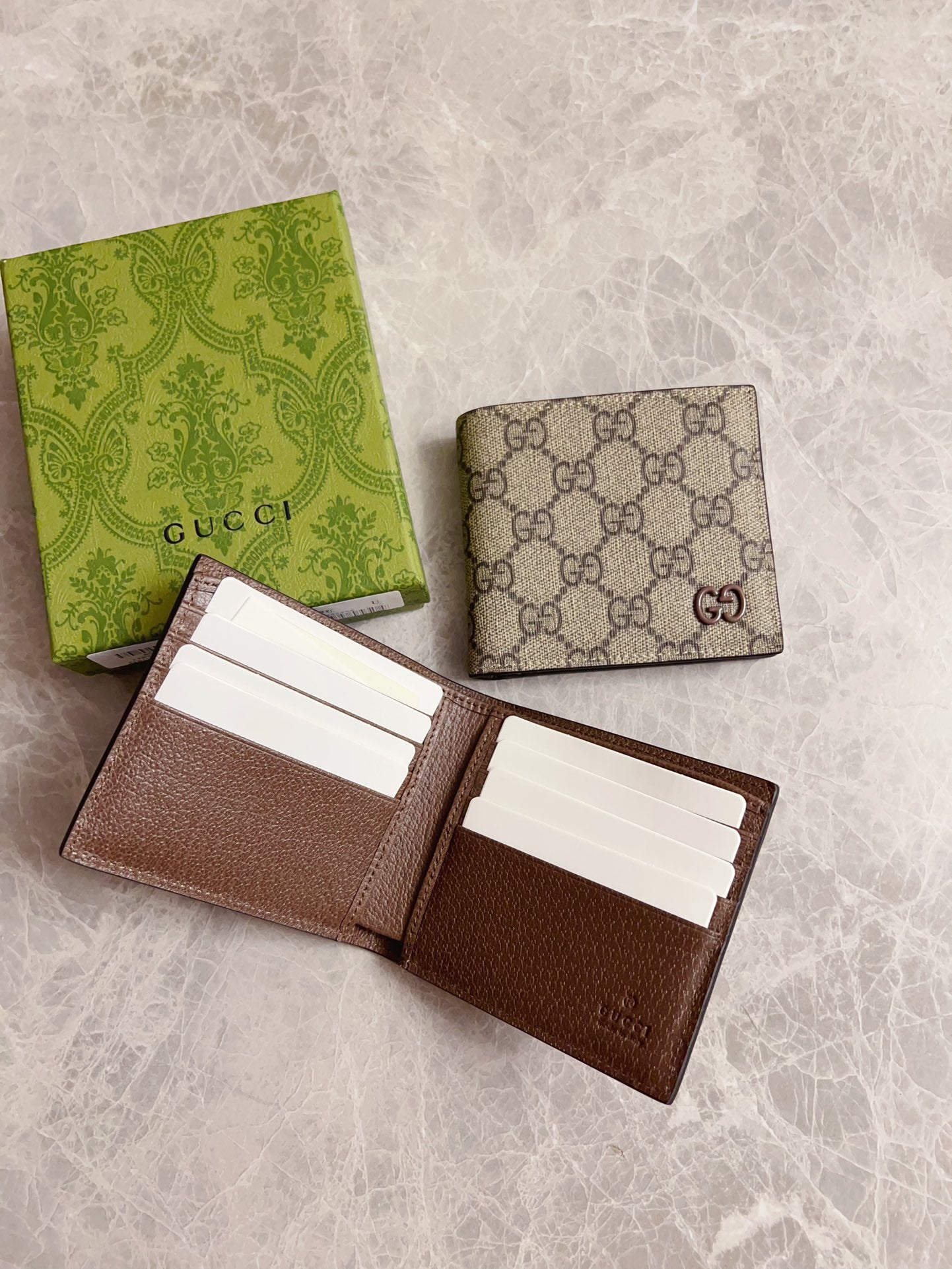 GUCCI BI-FOLD CARD HOLDER 11 IN BEIGE MIX BROWN MONOGRAM CANVAS Amelia Amelia