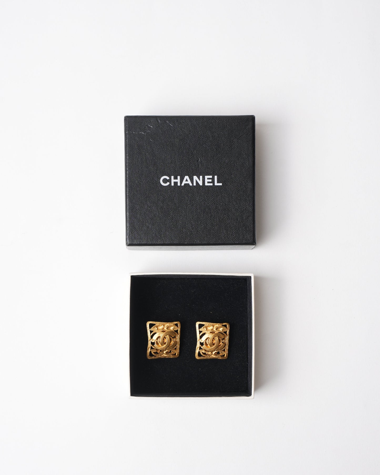 Chanel Gold Plated since 1995 Earring