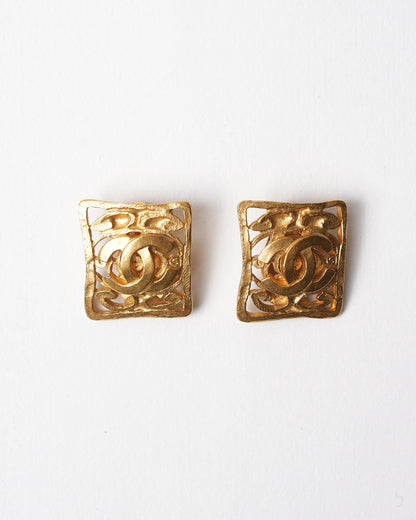 Chanel Gold Plated since 1995 Earring