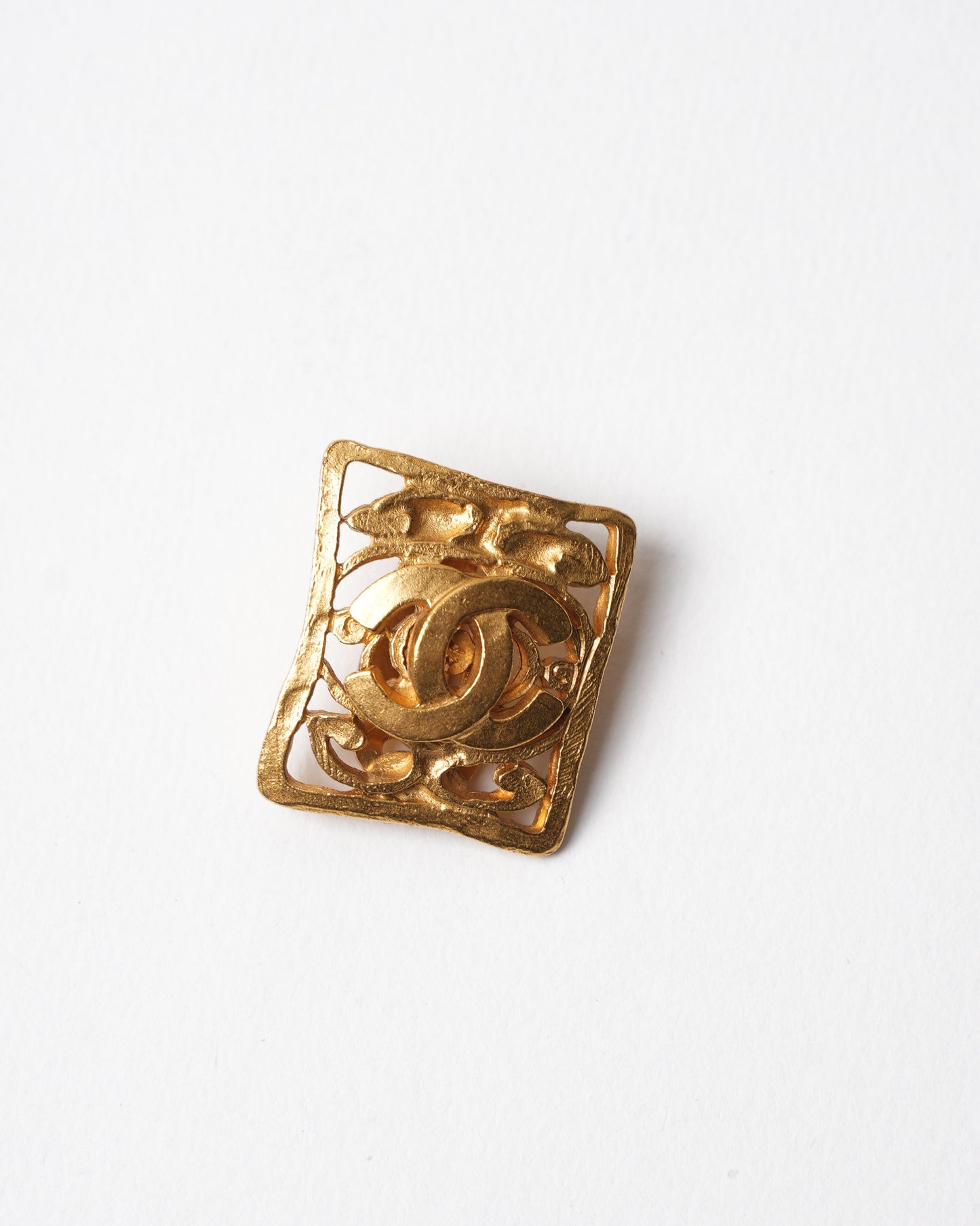 Chanel Gold Plated since 1995 Earring