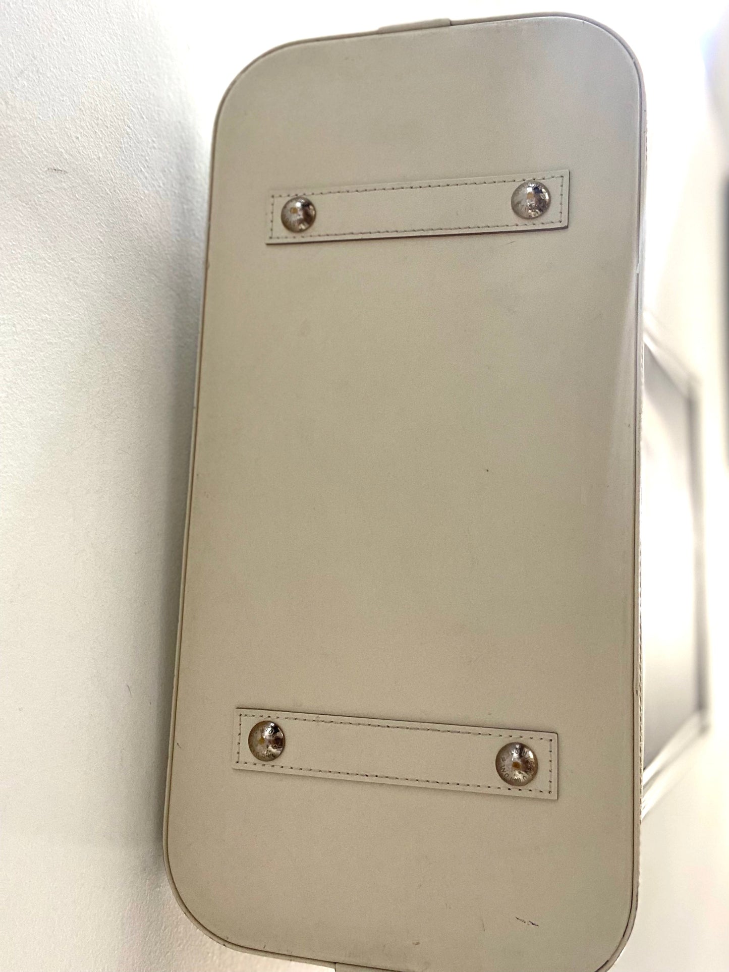 LU VI -  EPI LEATHER ALMA GM IVORY