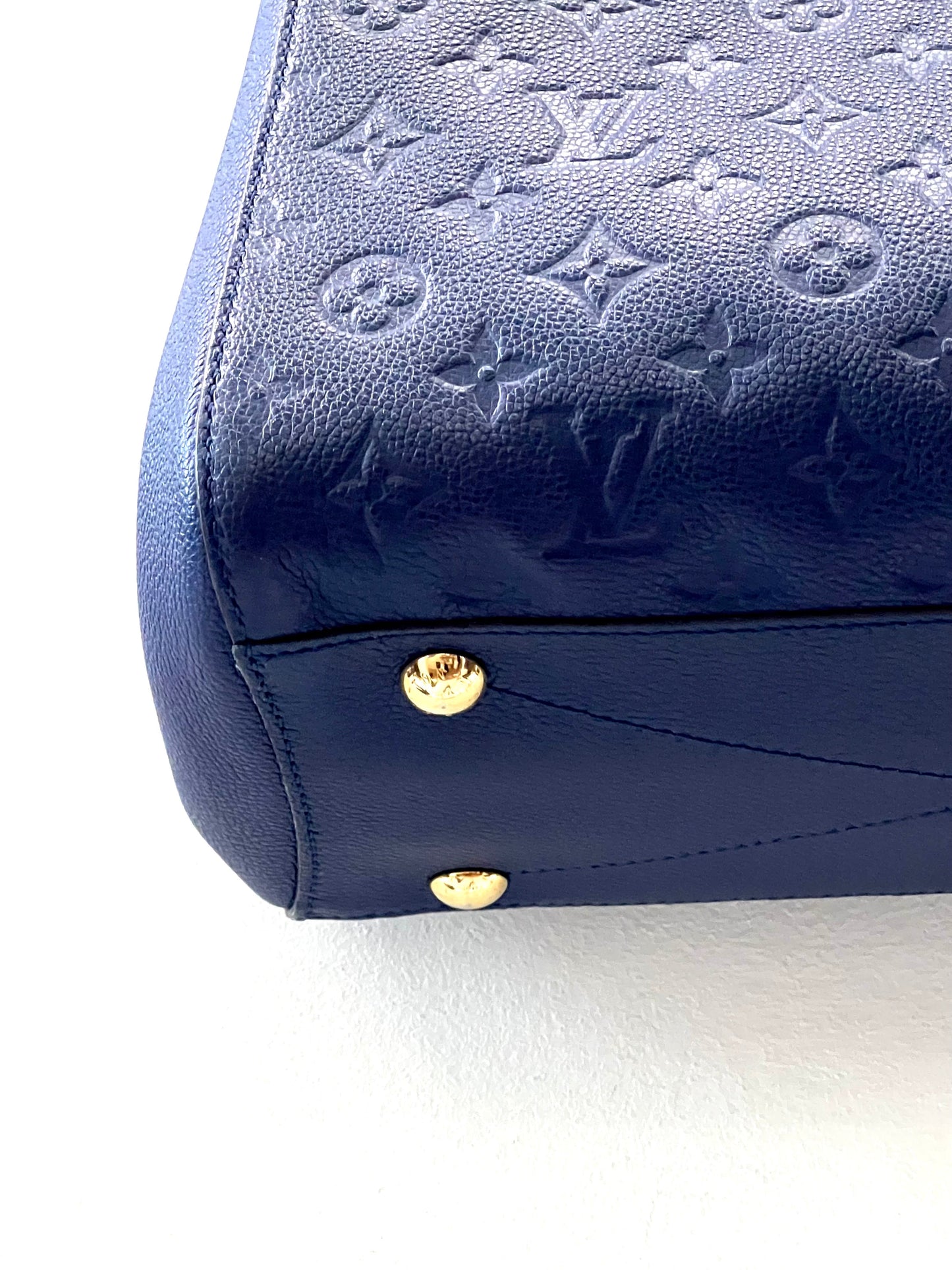 LU VI -  IRIS MONOGRAM EMPREINTE MONTAIGNE MM