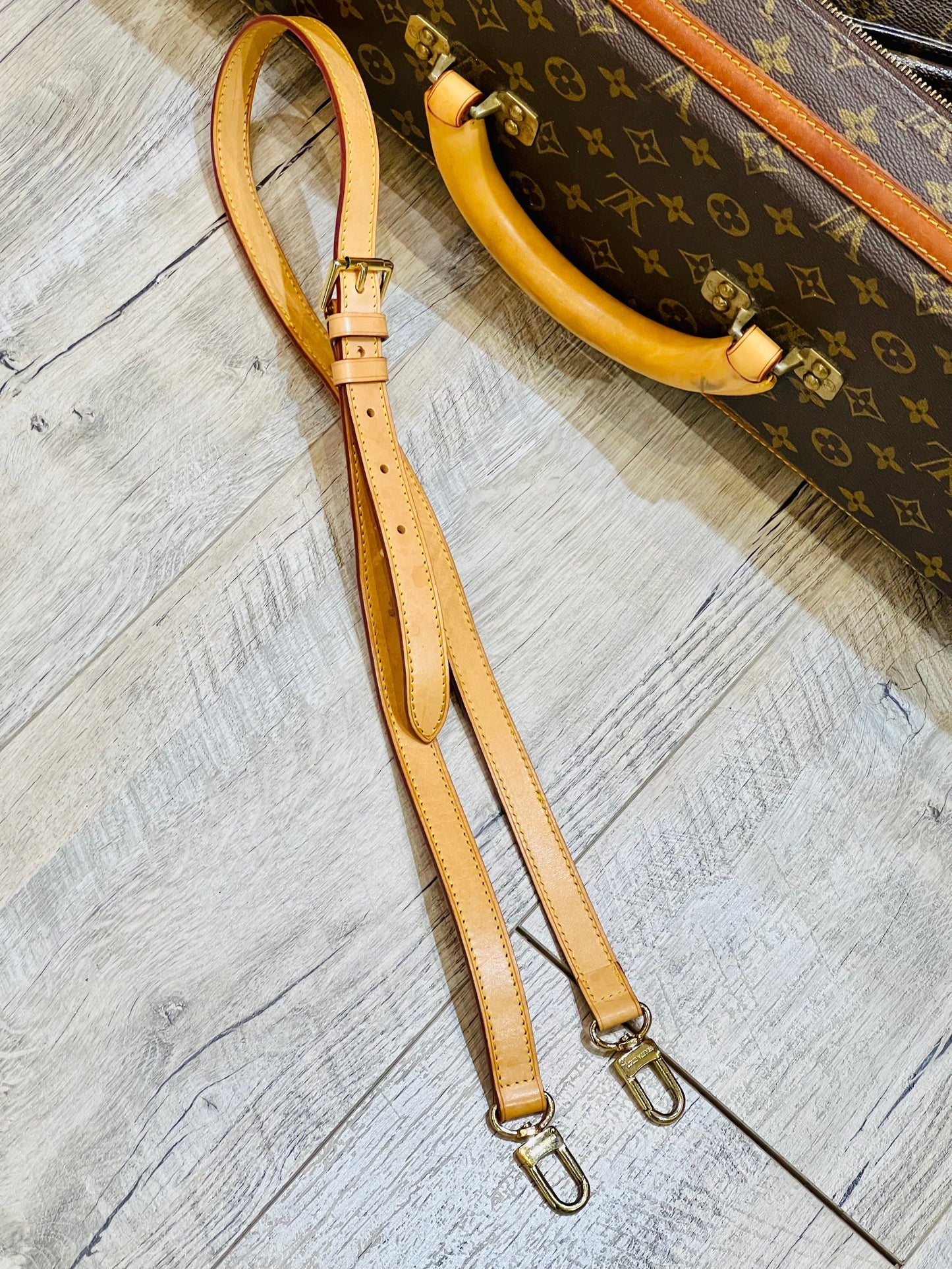 LU VI -  LEATHER SHOULDER STRAP