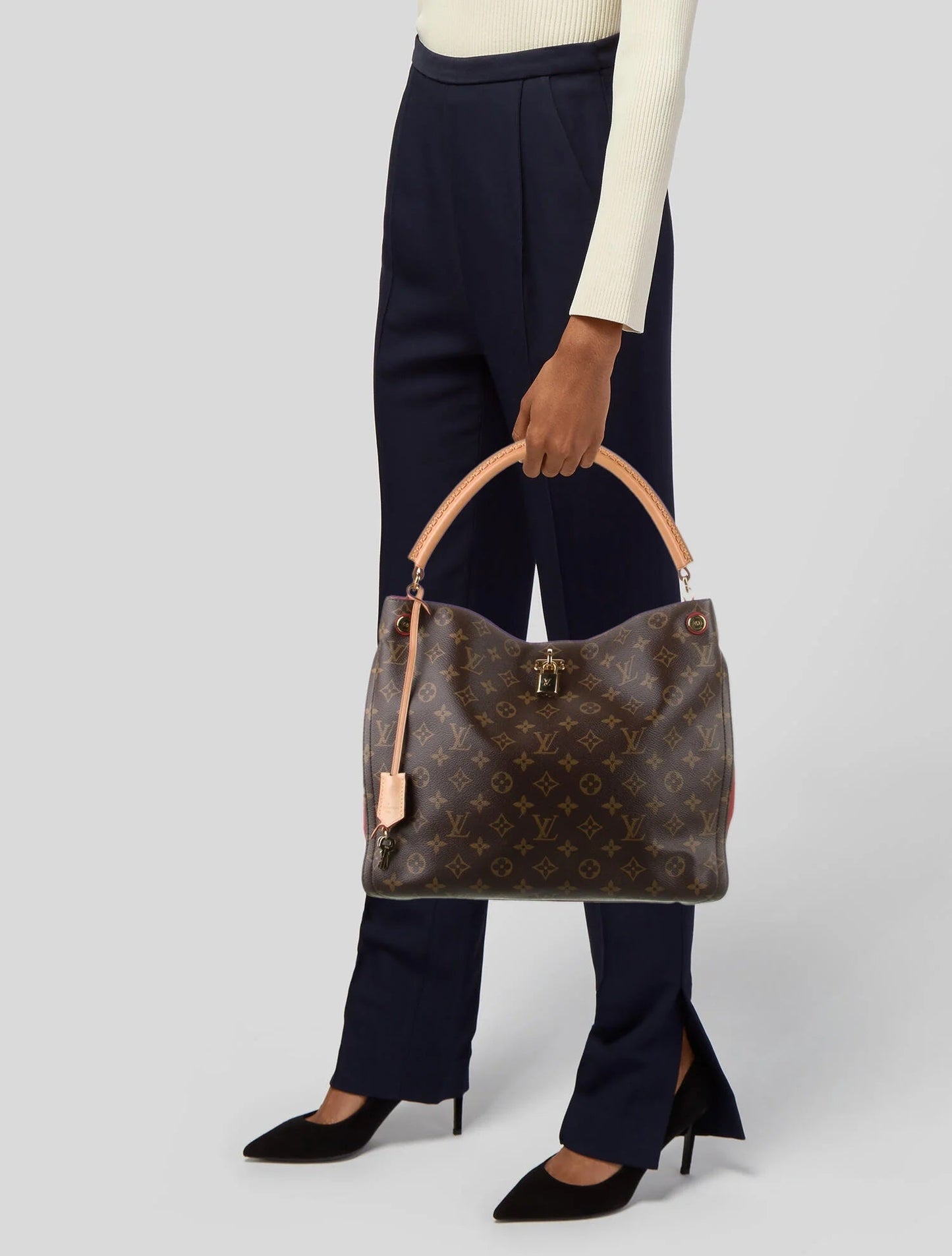 LU VI -  MONOGRAM Ga?a SHOULDER BAG