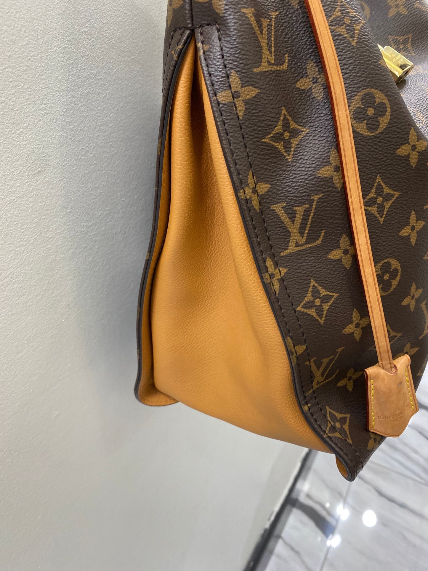 LU VI -  MONOGRAM Ga?a SHOULDER BAG