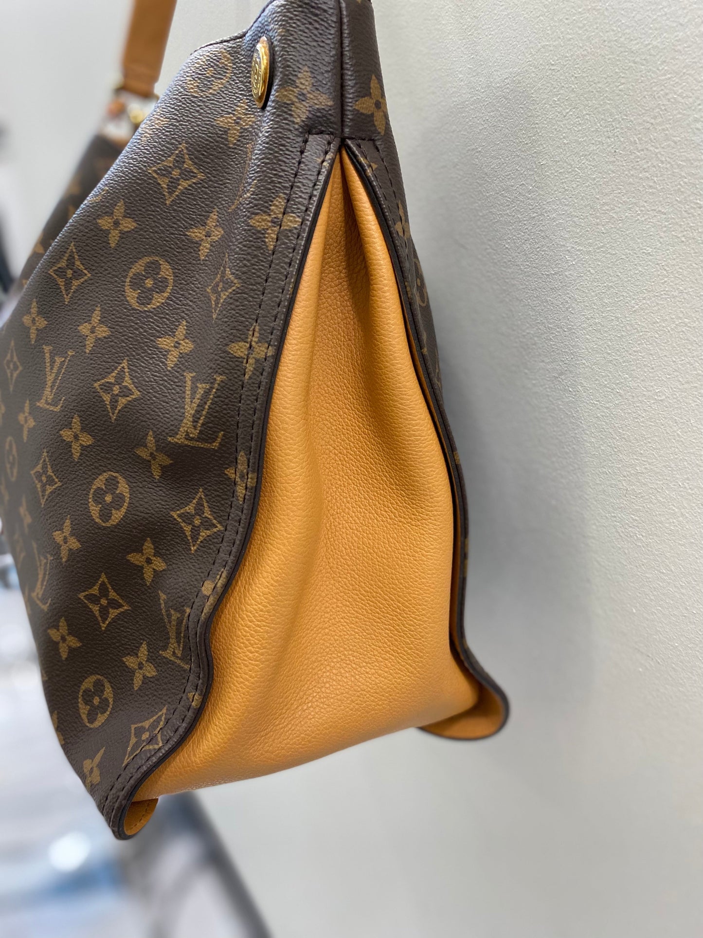 LU VI -  MONOGRAM Ga?a SHOULDER BAG