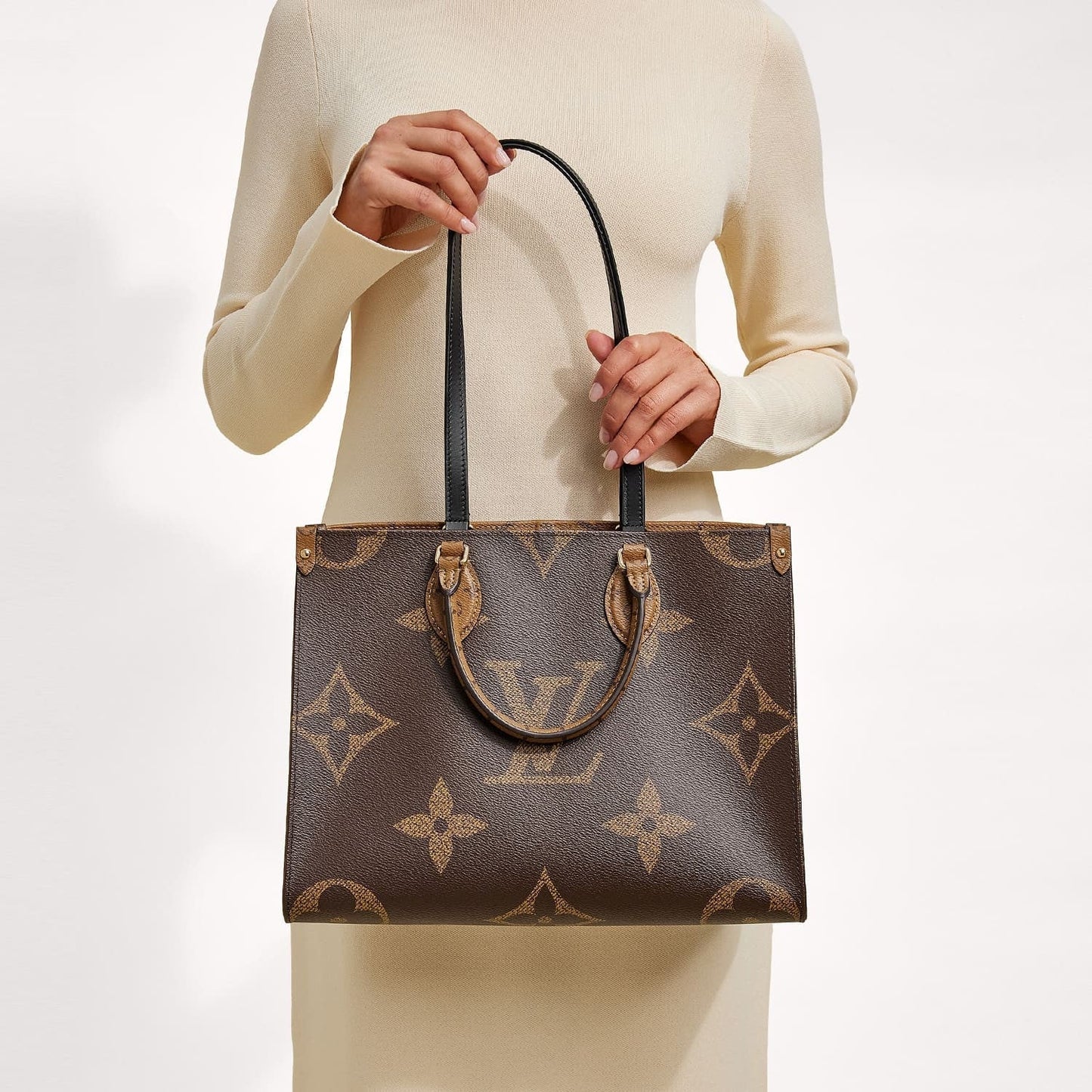 LU VI -  REVERSE MONOGRAM GIANT ON THE GO TOTE