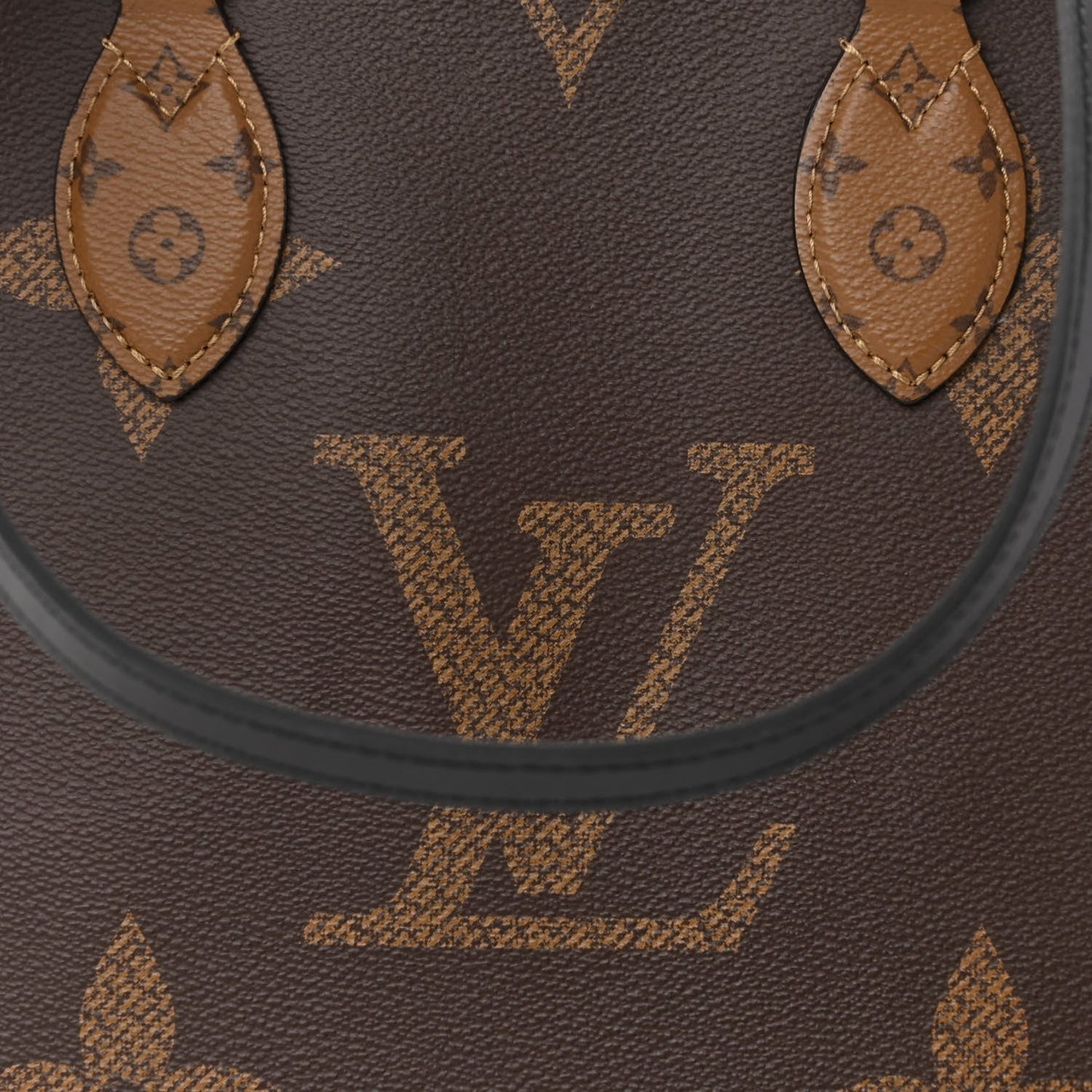 LU VI -  REVERSE MONOGRAM GIANT ON THE GO TOTE