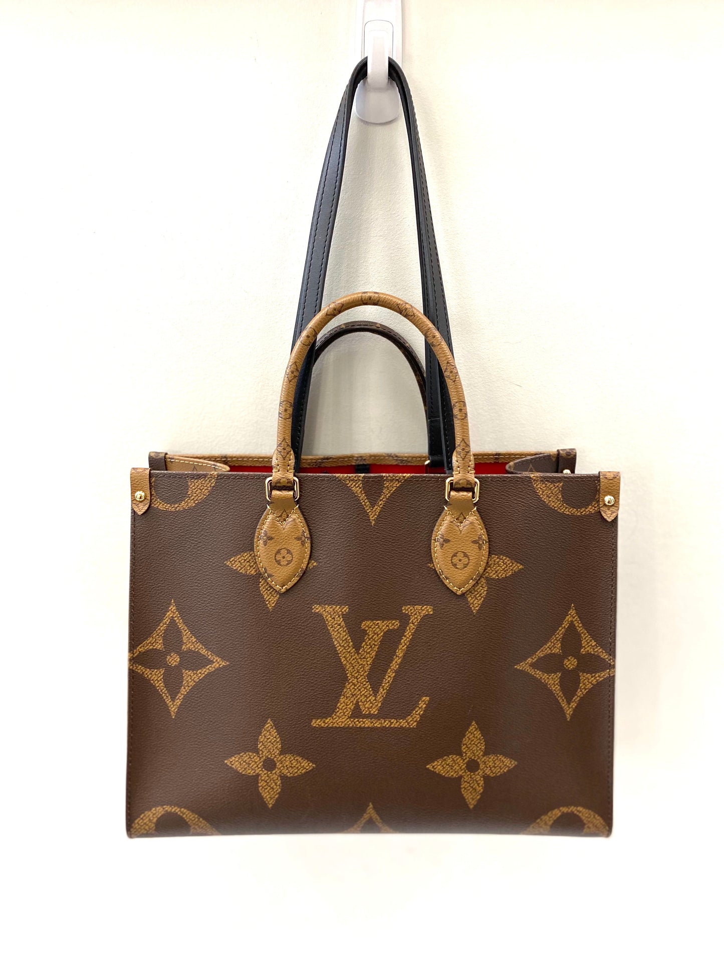 LU VI -  REVERSE MONOGRAM GIANT ON THE GO TOTE