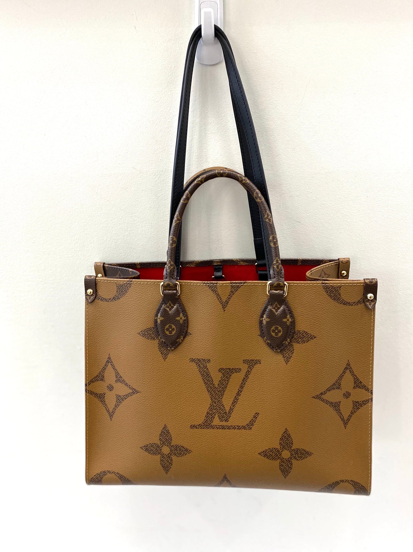 LU VI -  REVERSE MONOGRAM GIANT ON THE GO TOTE