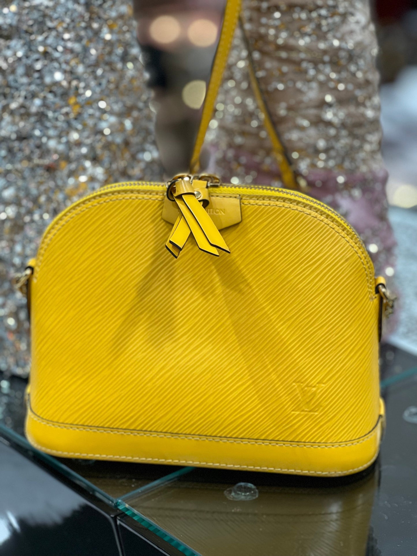 LU VI -  EPI LEATHER ALMA BB BAG