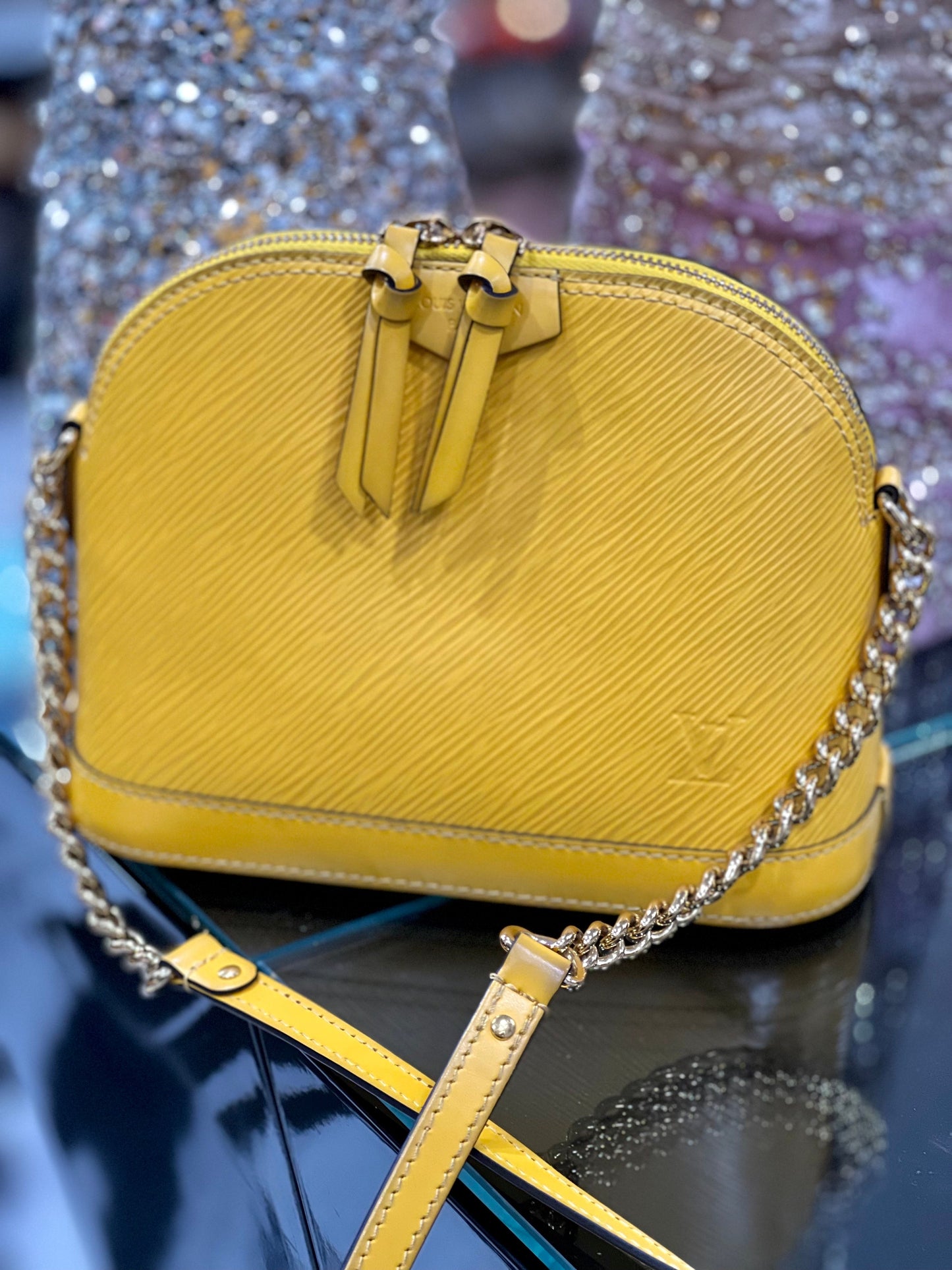 LU VI -  EPI LEATHER ALMA BB BAG