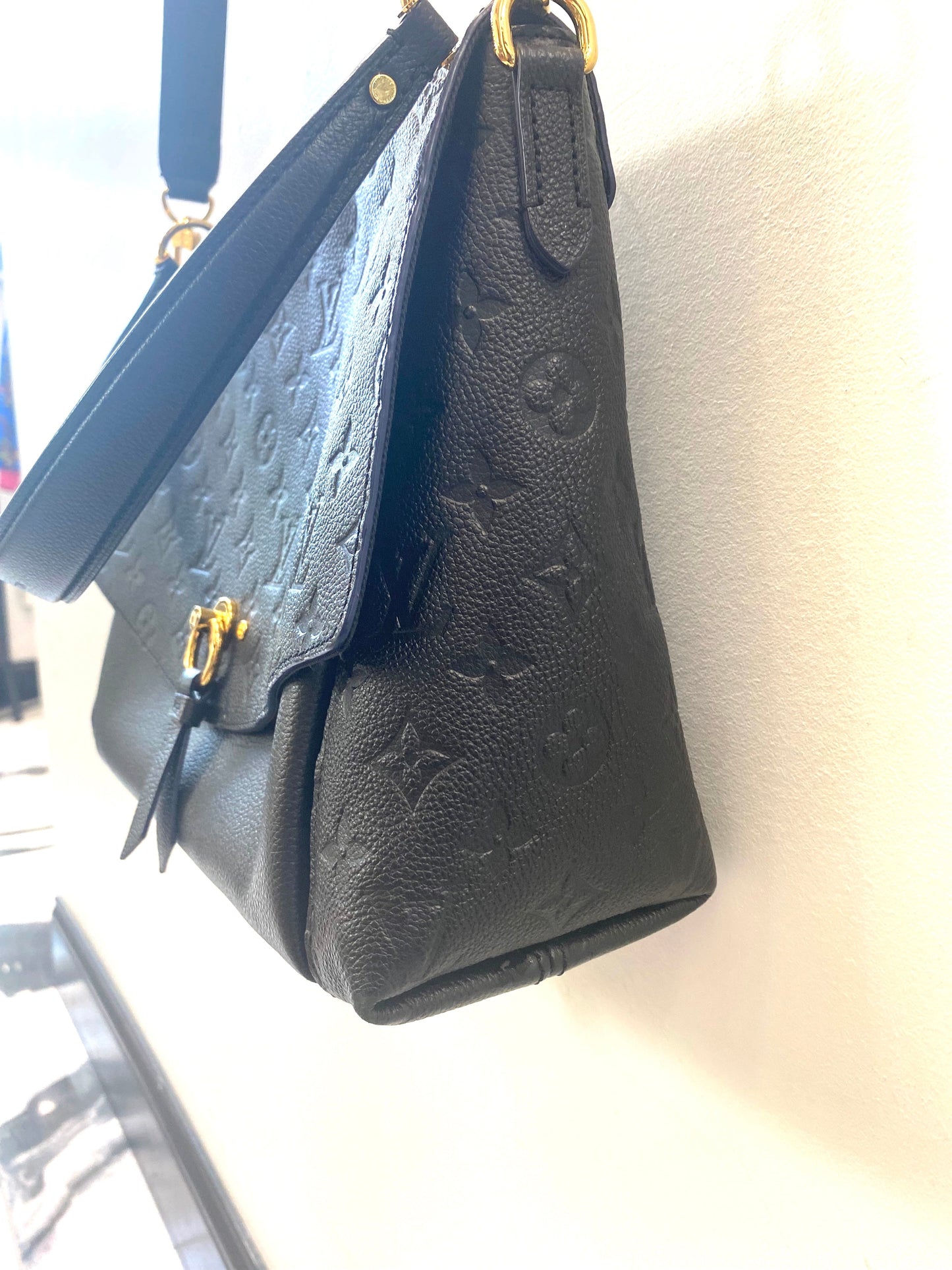 LU VI -  EMPREINTE LEATHER BLANCHE MM HANDBAG