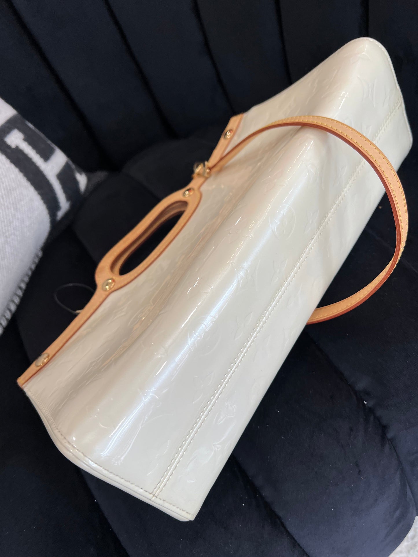 LU VI -  ROXBURY DRIVE VERNIS MONOGRAM PERLE BAG
