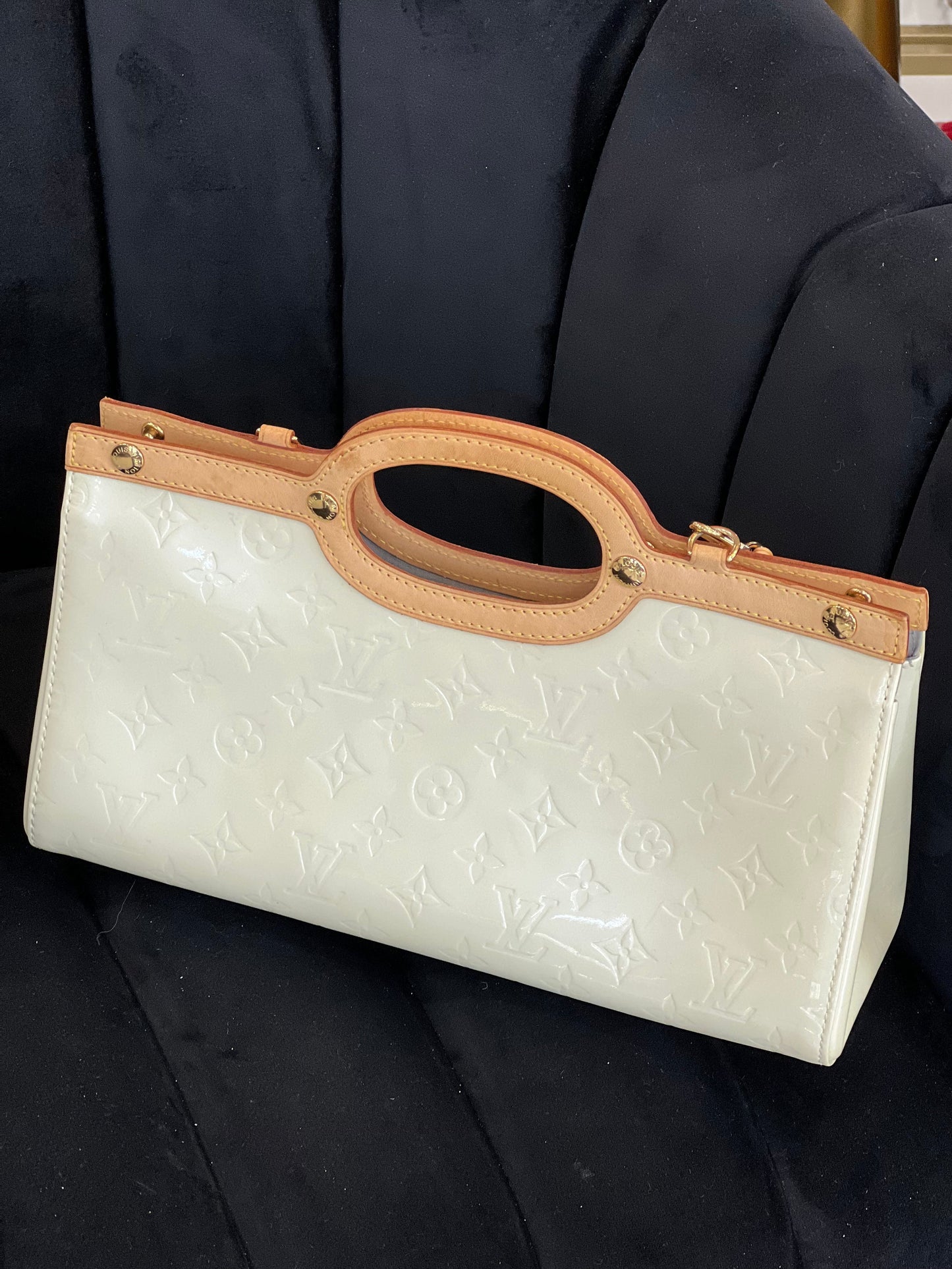 LU VI -  ROXBURY DRIVE VERNIS MONOGRAM PERLE BAG