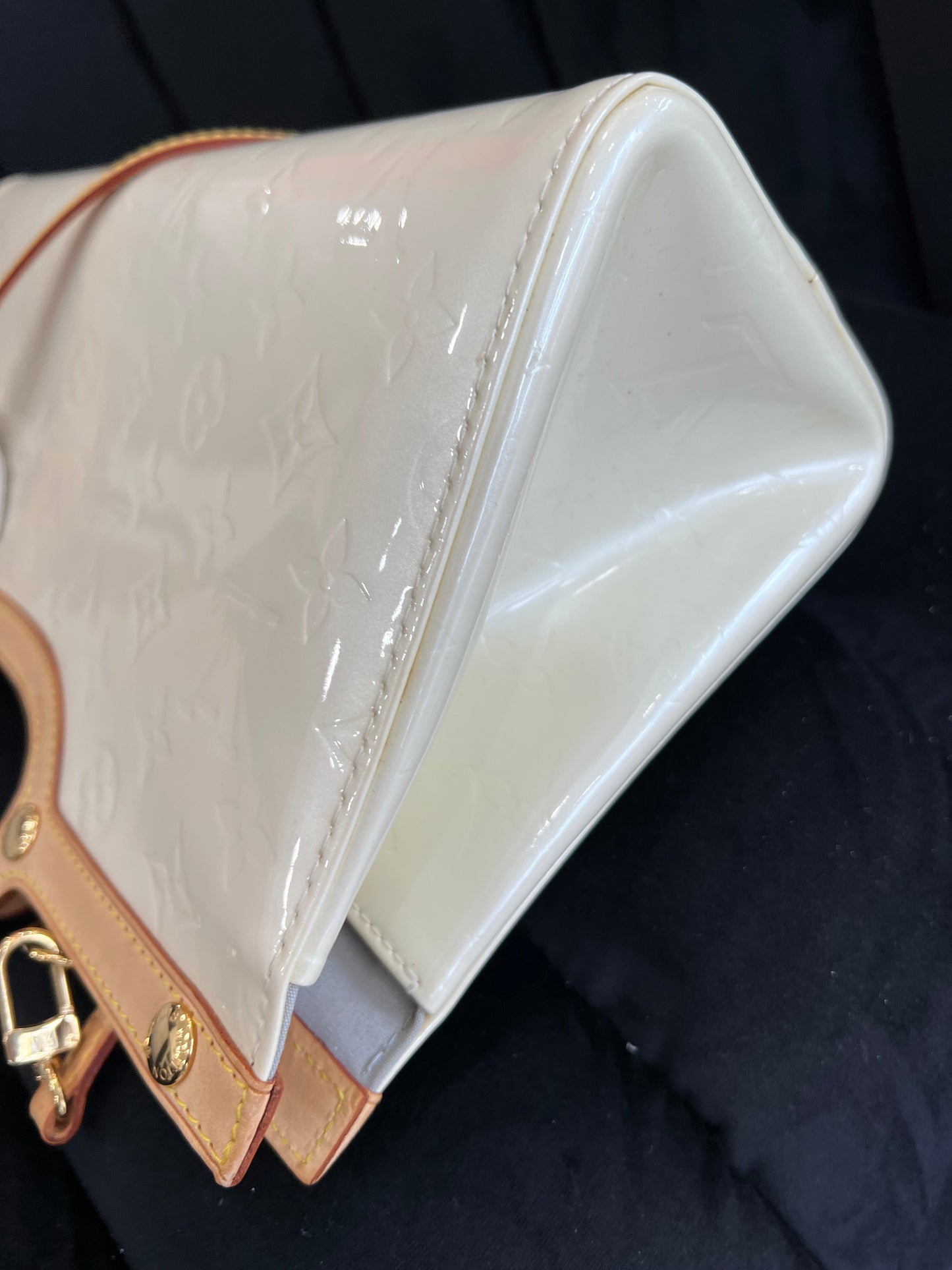 LU VI -  ROXBURY DRIVE VERNIS MONOGRAM PERLE BAG