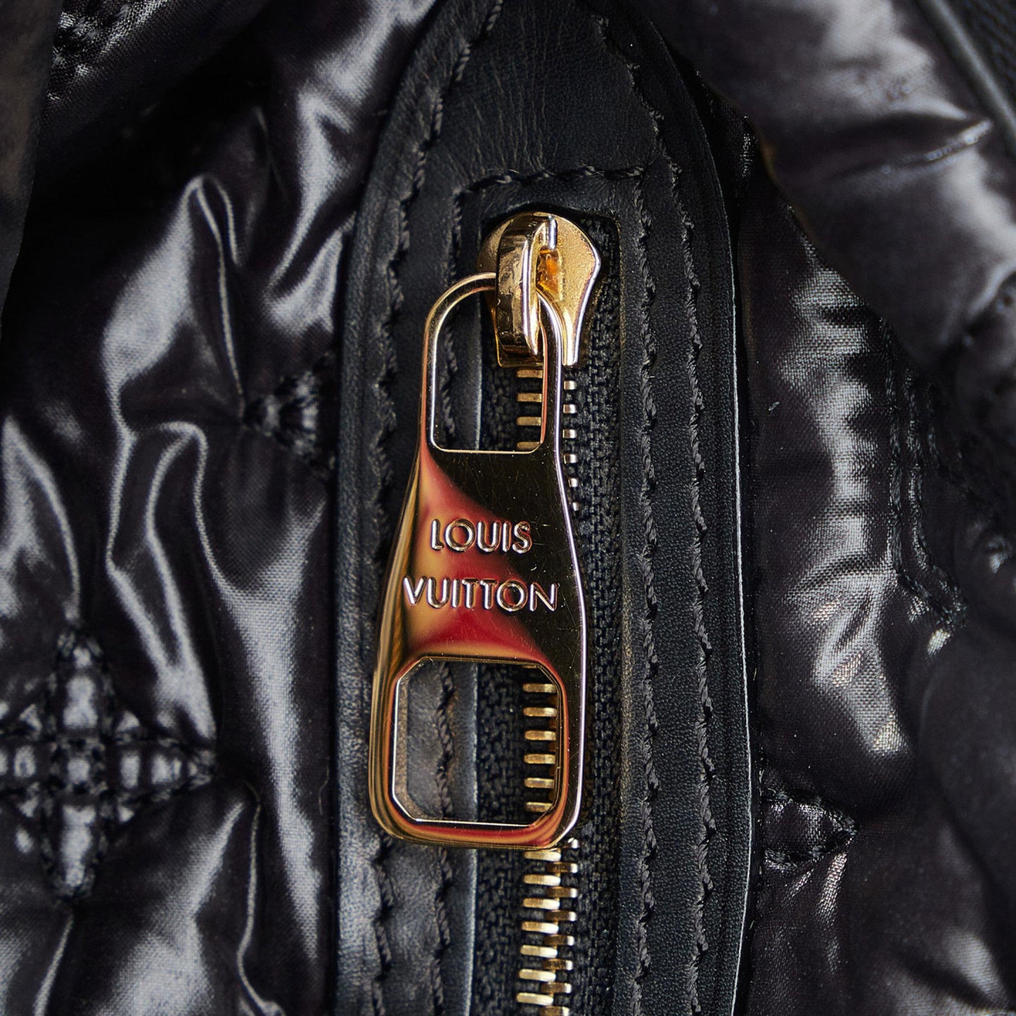Louis Vuitton x Yayoi Kusama Monogram Infinity Dots Lockit Vertical MM (SHG-NK1aCI)