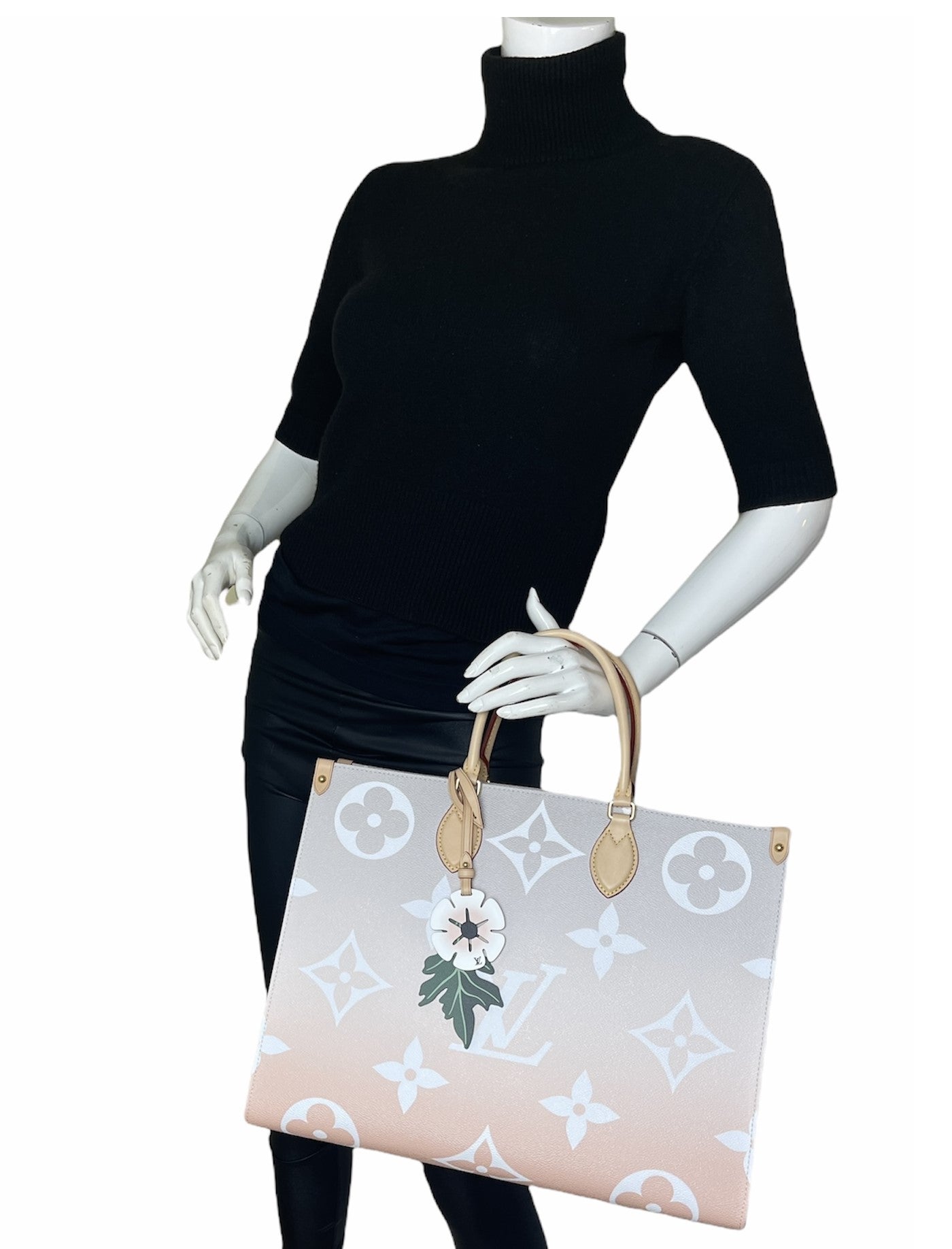 Louis Vuitton NEW Monogram Giant Mist By The Pool Onthego GM Tote Bag