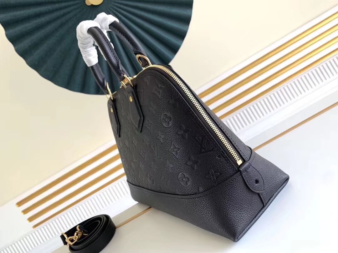 M44866 shoulder bag Handbag calfskin black Small size