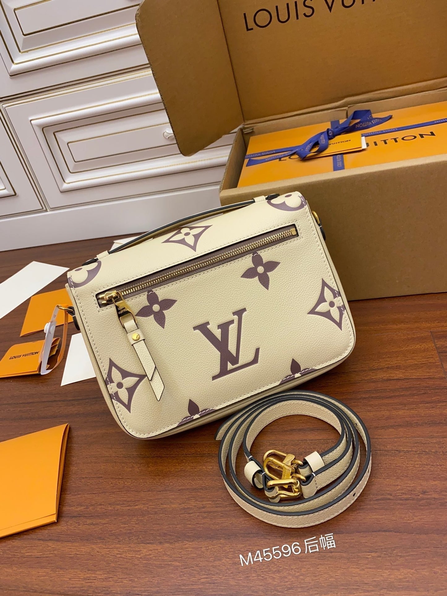M45596 POCHETTE MÉTIS SHOULDER CROSS BODY BAGS WHITE 25cm