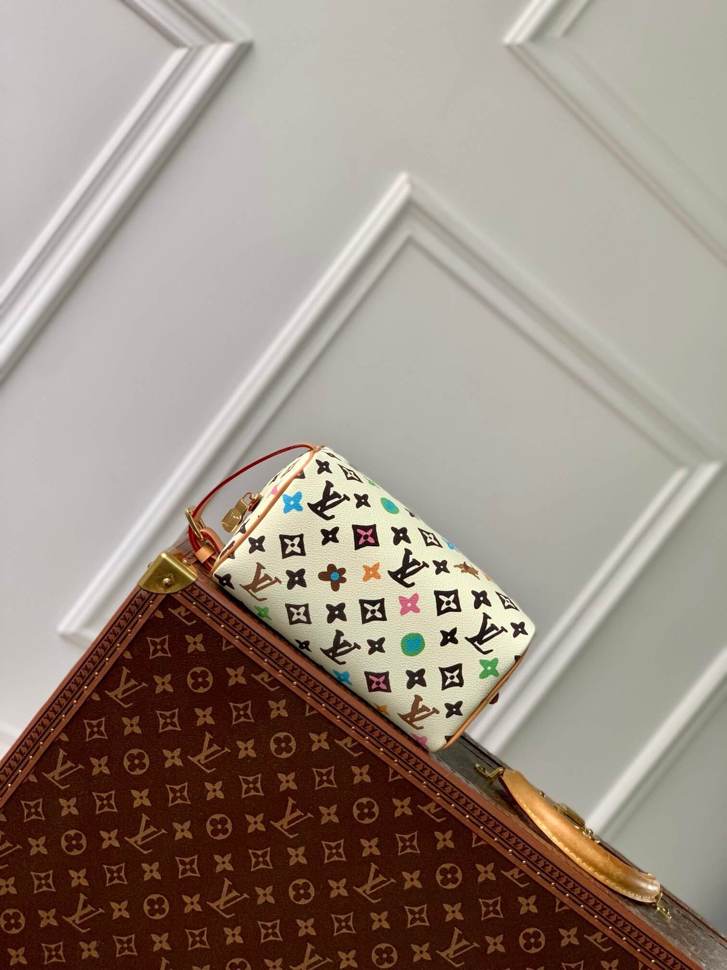 M47069 Locker Dopp Kit Monogram Makeup bag white