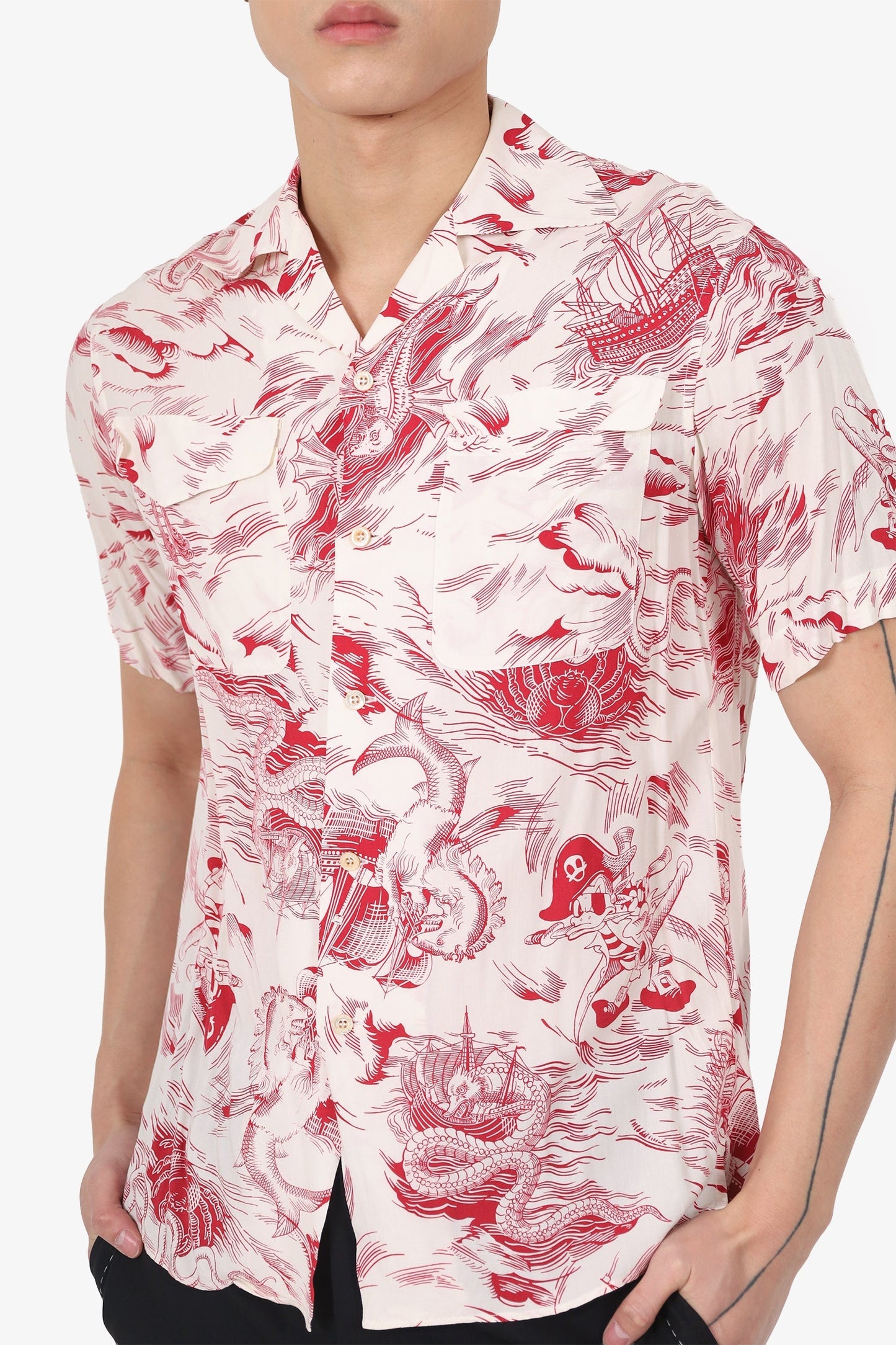 Gucci X Disney Cream/Red Dragon Printed Shirt Sleeve Shirt Size 44 Mens