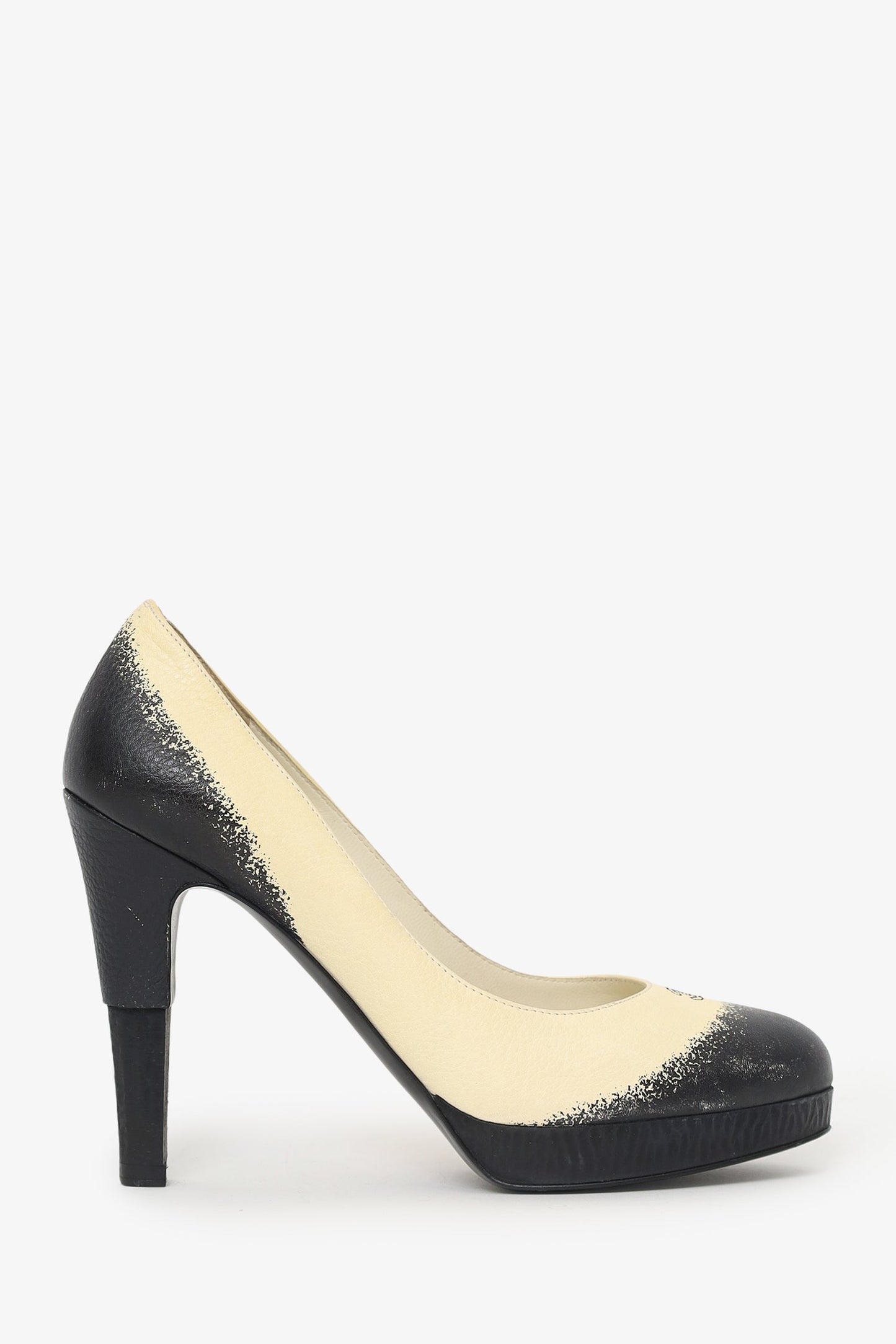 Chanel™ Beige/Black Leather CC Platform Pumps Size 38.5