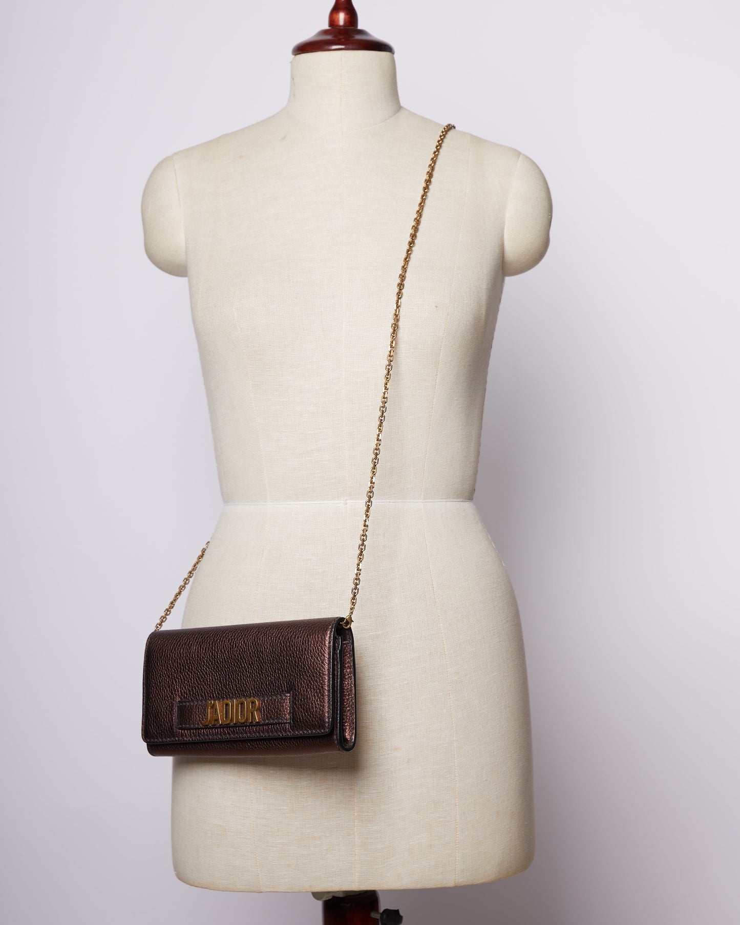 J'Adior Croisere Chain Leather Wallet