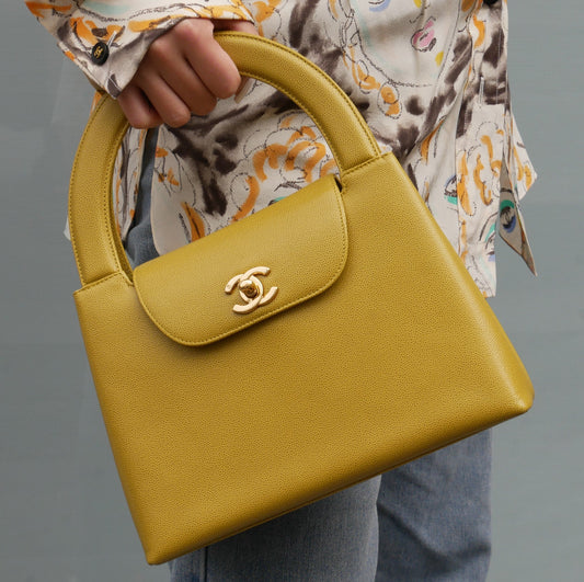 CHANEL 1997-1999 Green Caviar Handbag 82258