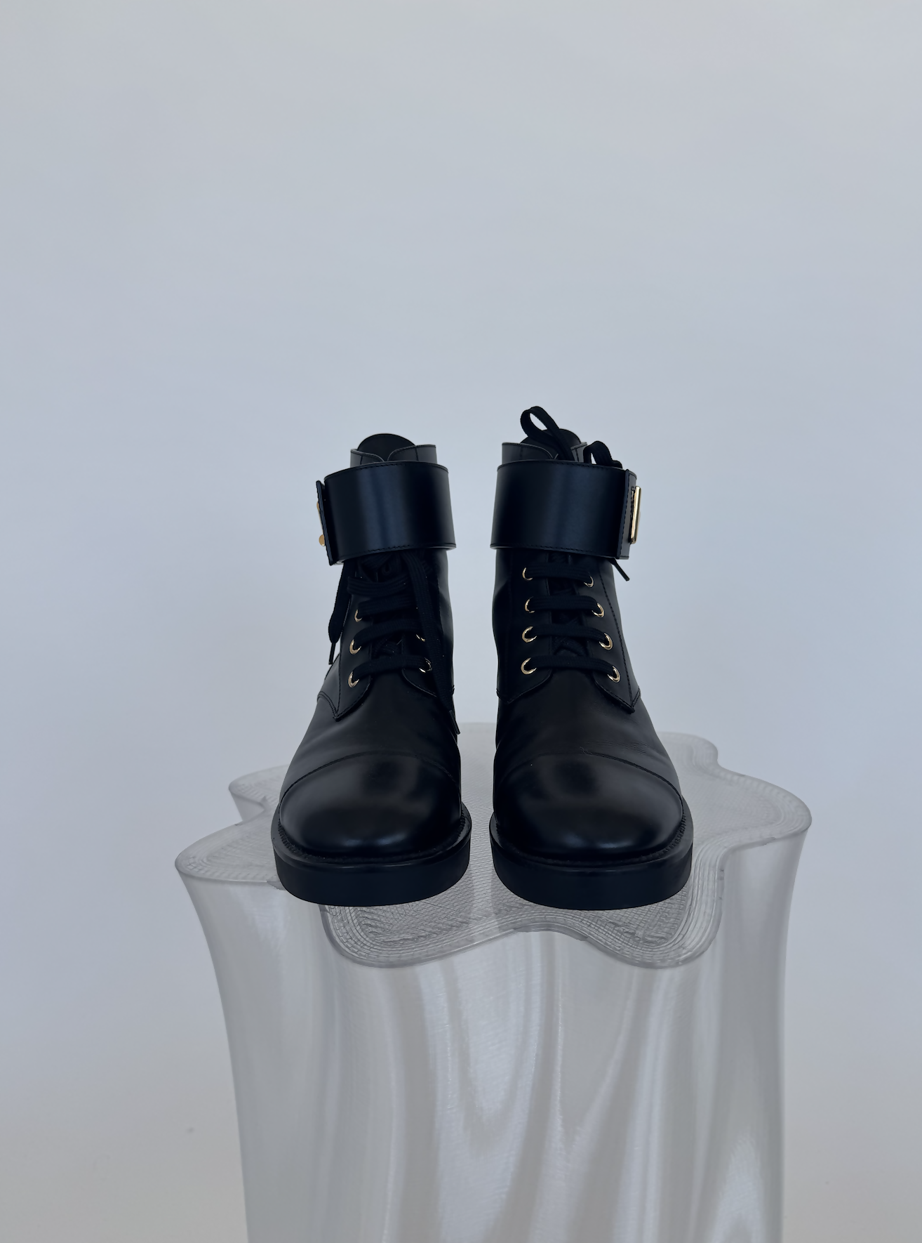Louis Vuitton - Wonderland Flat Ranger