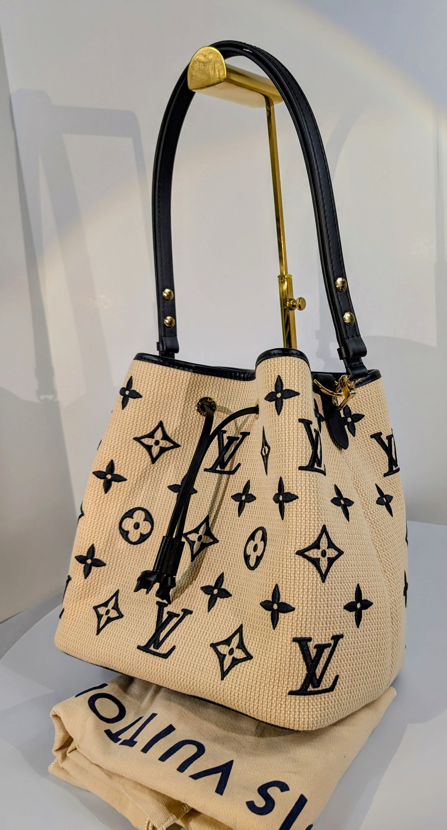 Louis Vuitton Cream NeoNoe MM Bucket Bag