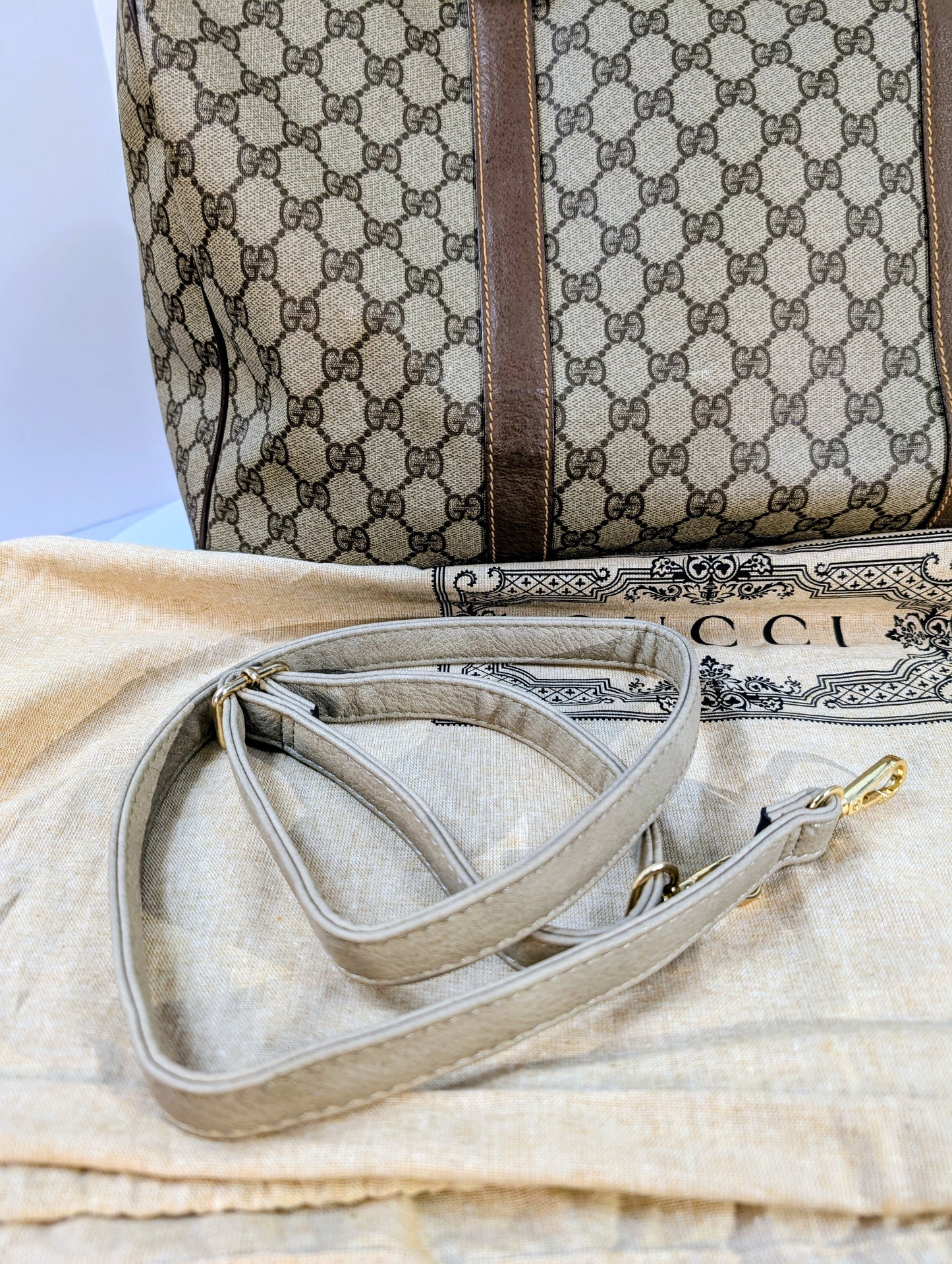 Gucci   Boston Bag in GG Supreme Coated Canvas