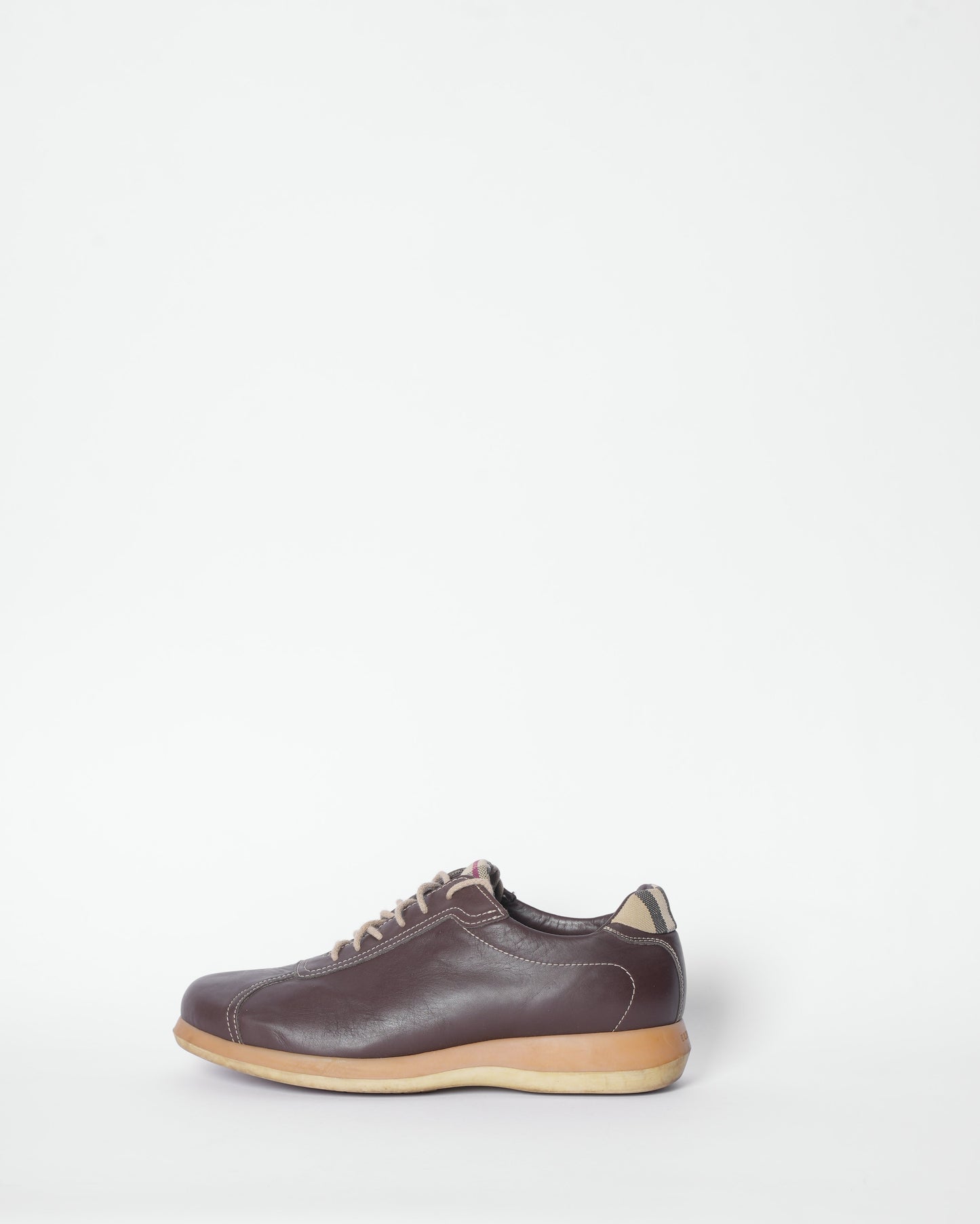 Burberry Lace up shoes in brown