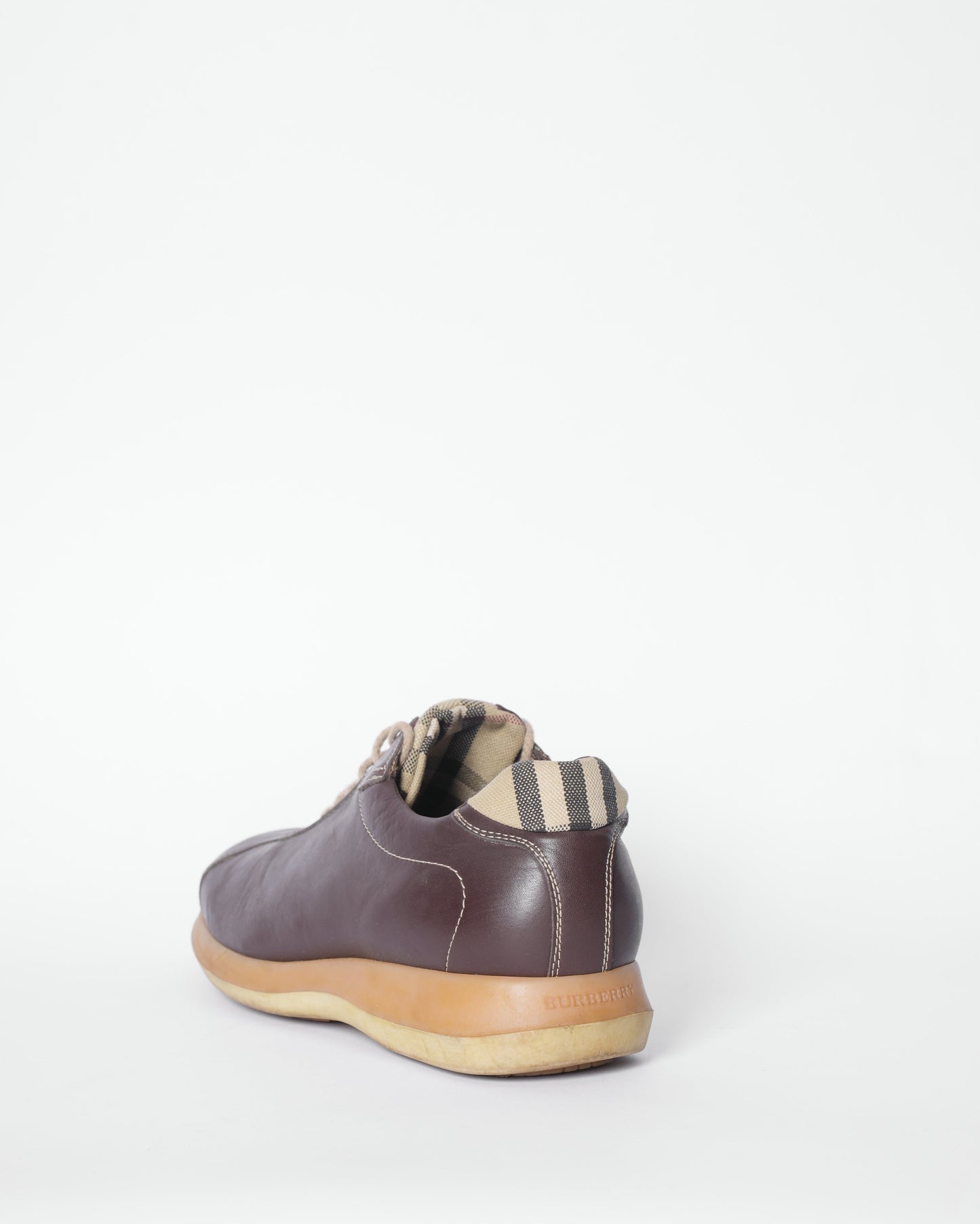 Burberry Lace up shoes in brown