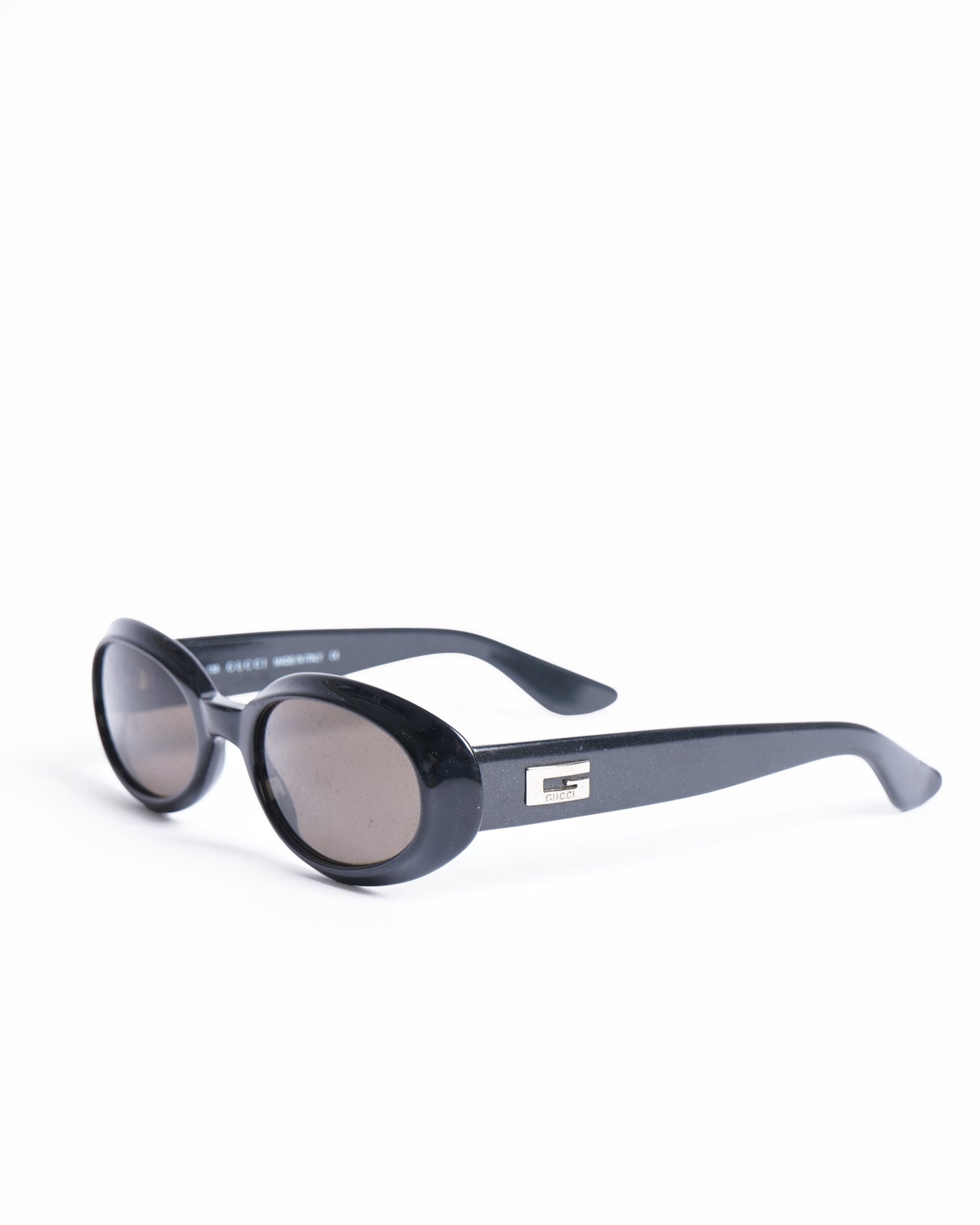 Gucci Oval Sunglasses in black