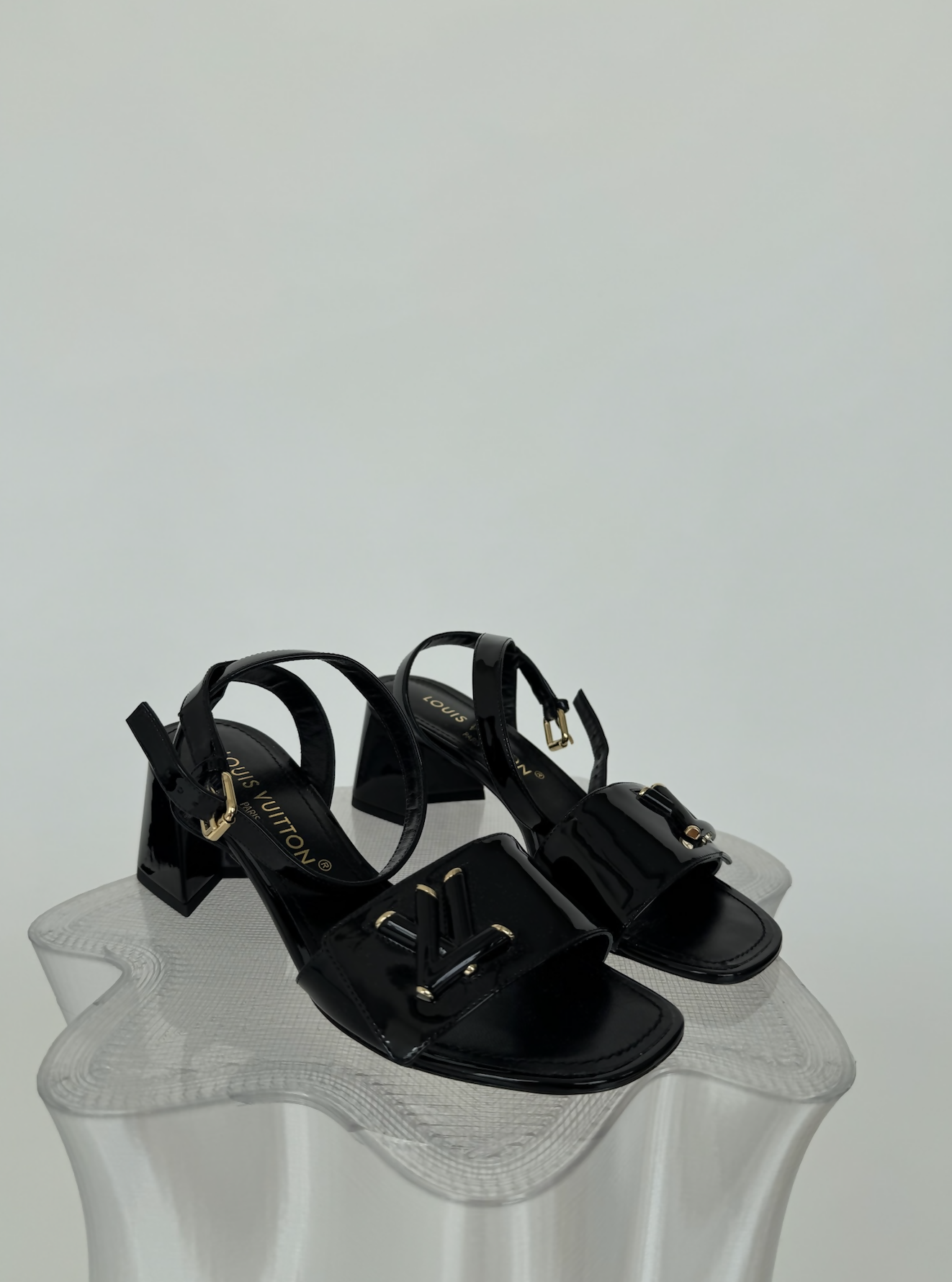 Louis Vuitton Shake Sandals - Full Set