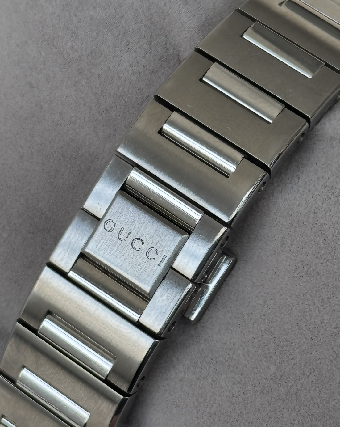 Gucci Pantheon Watch 115.4 Ya115510 - Full Set