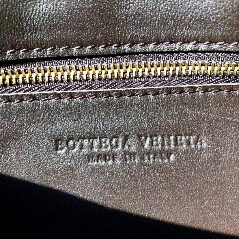 PADDED CASSETTE BAG 26 IN DARK BROWN INTRECCIATO CALFSKIN Amelia
