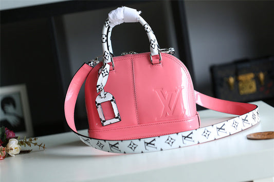 Fan Fashion Lu-Vi bags - 8277