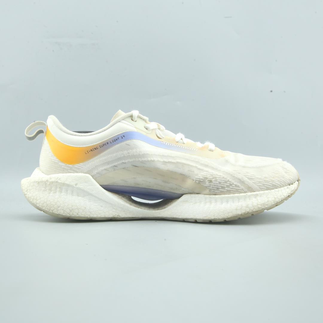 LI-NING JUEYING ESSENTIAL
