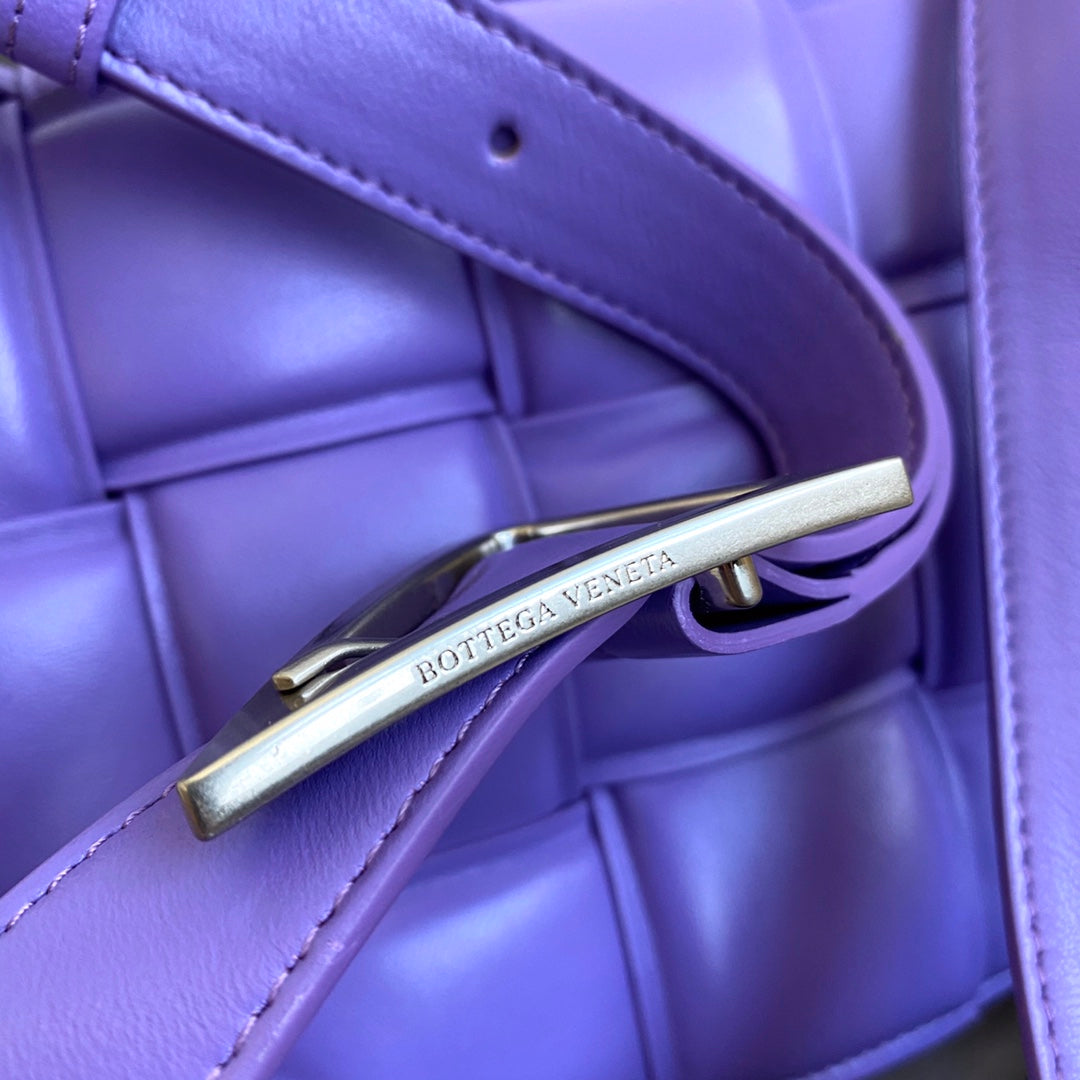 BV Padded Cassette Bag For Women 10.2in/26AmeliaIn Violet
