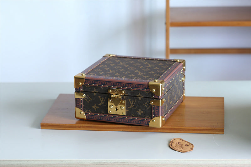 Fan Fashion Lu-Vi bags - 9554