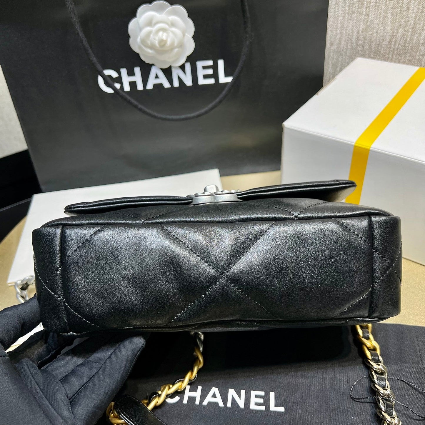 Chanel - Luxury Bag - CHL - 725