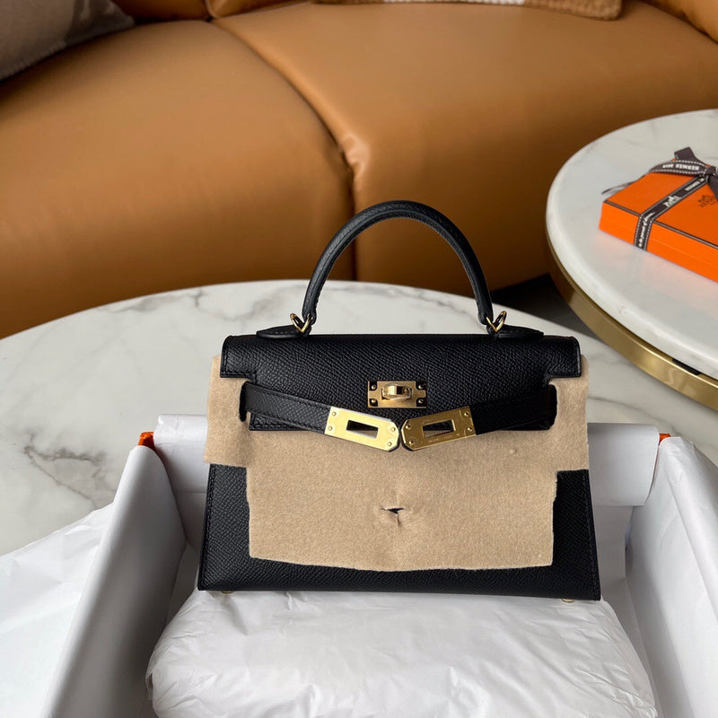 Amelia - HMS Bags - 1772